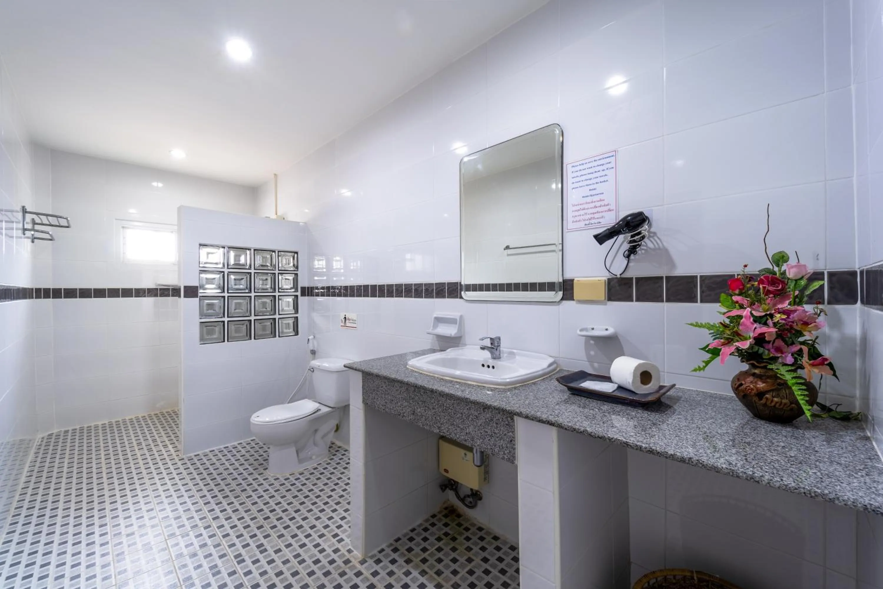 Bathroom in Siam Court Hotel and Resort