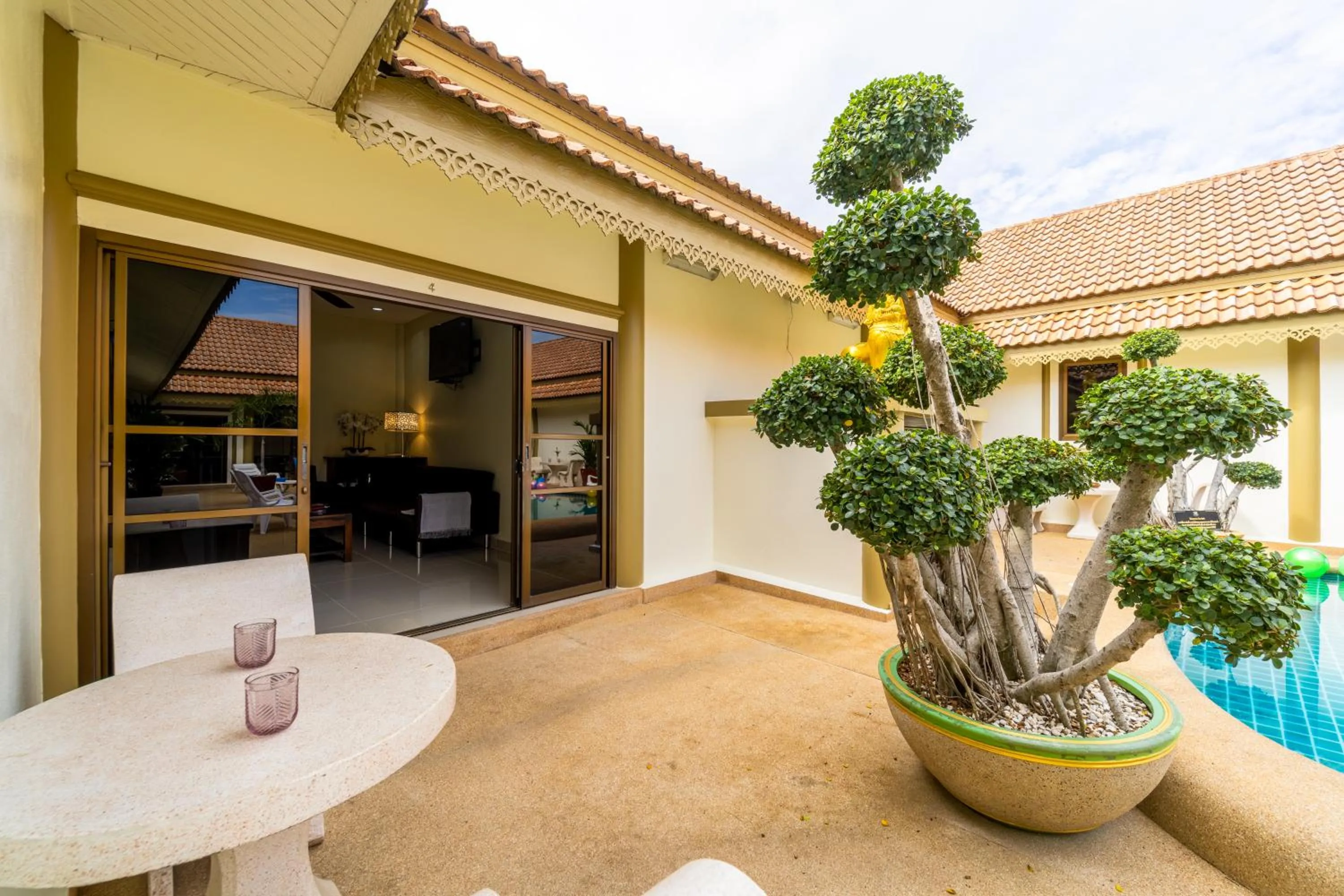 Balcony/Terrace in Siam Court Hotel and Resort