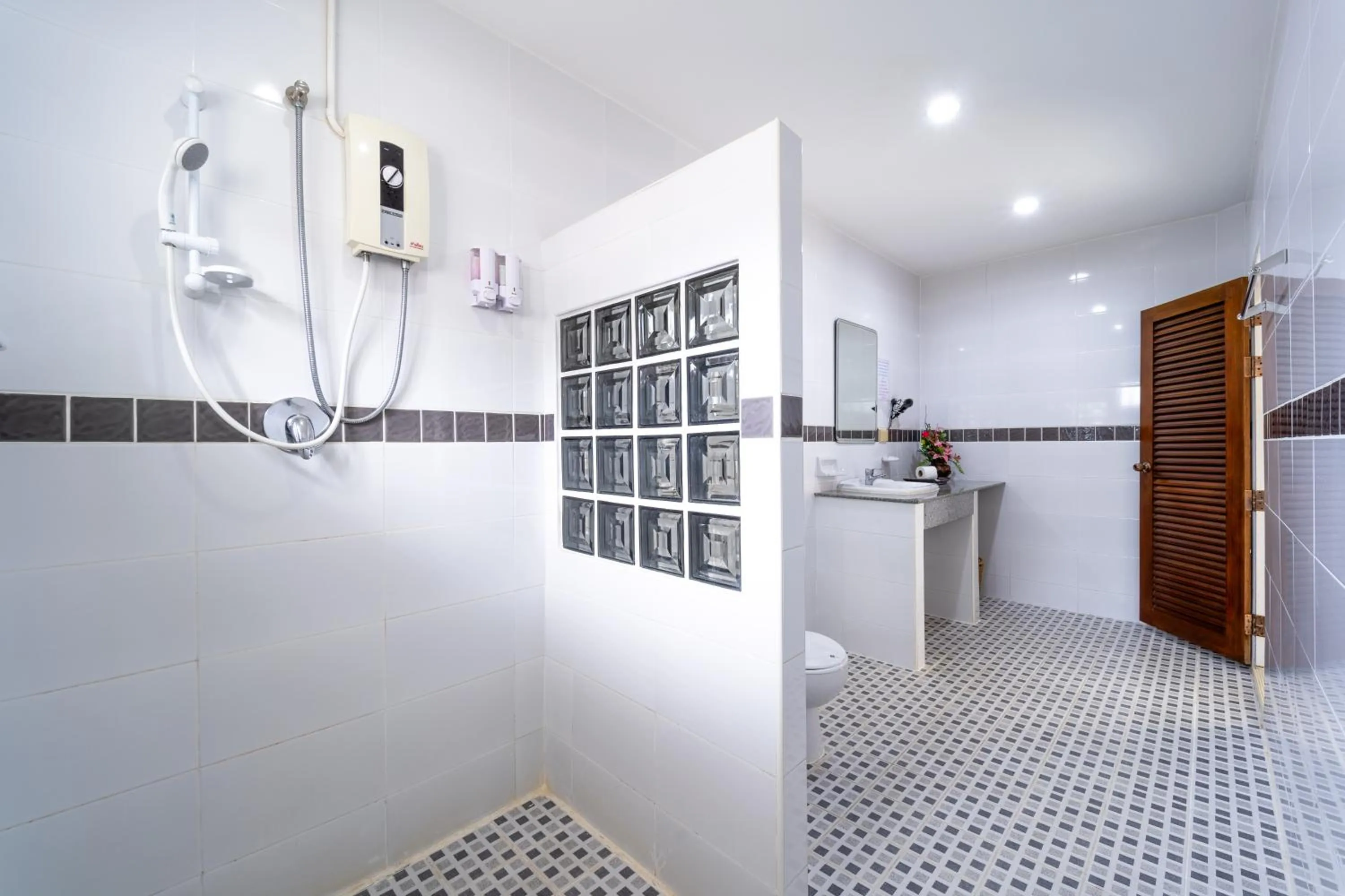 Bathroom in Siam Court Hotel and Resort