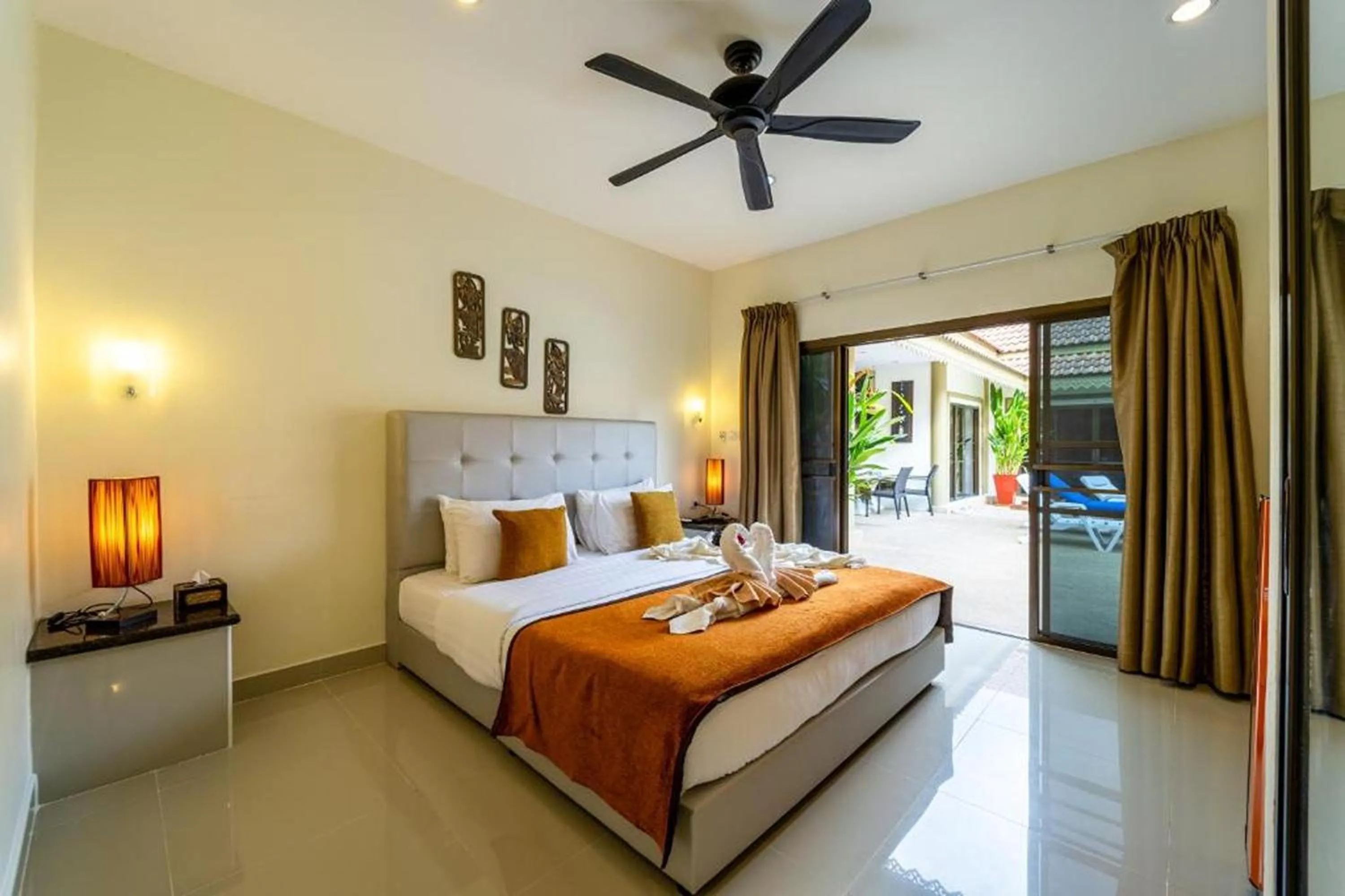 Bedroom, Bed in Siam Court Hotel and Resort