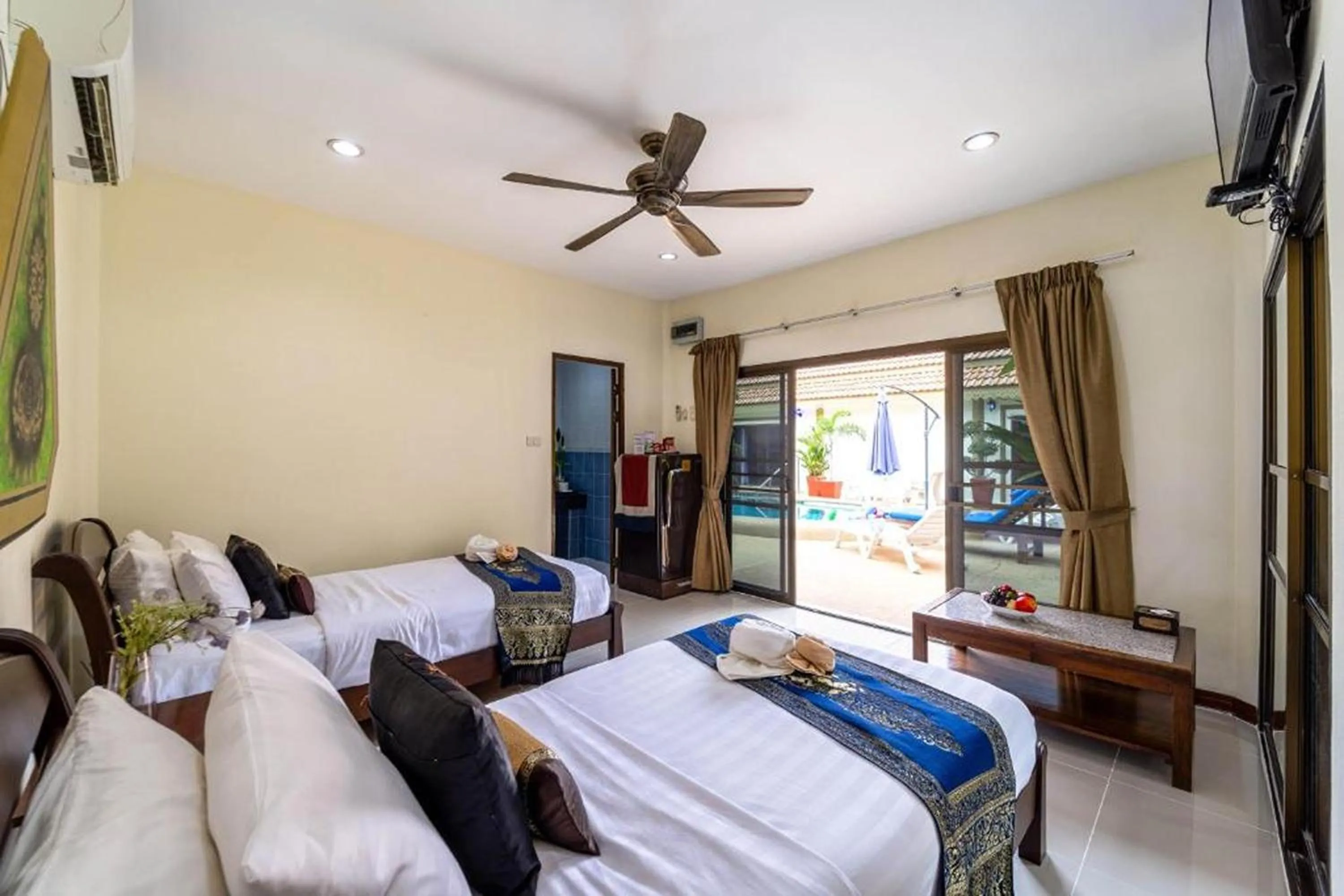 Photo of the whole room, Bed in Siam Court Hotel and Resort