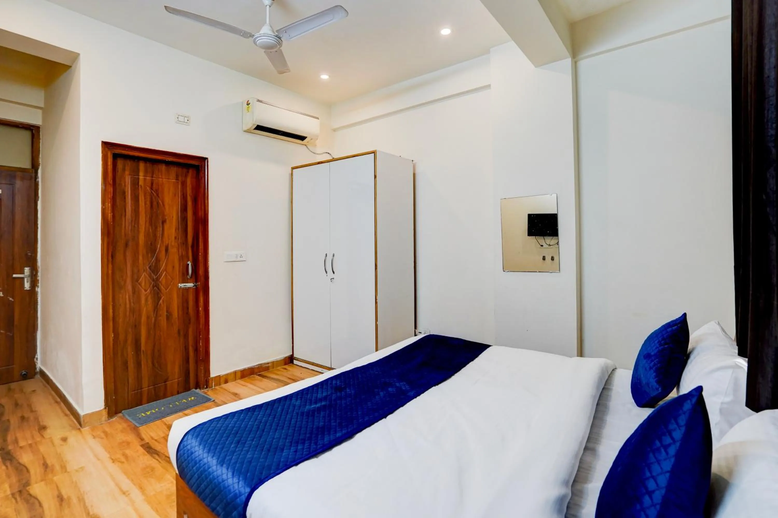 Photo of the whole room, Bed in Axel Accommodation