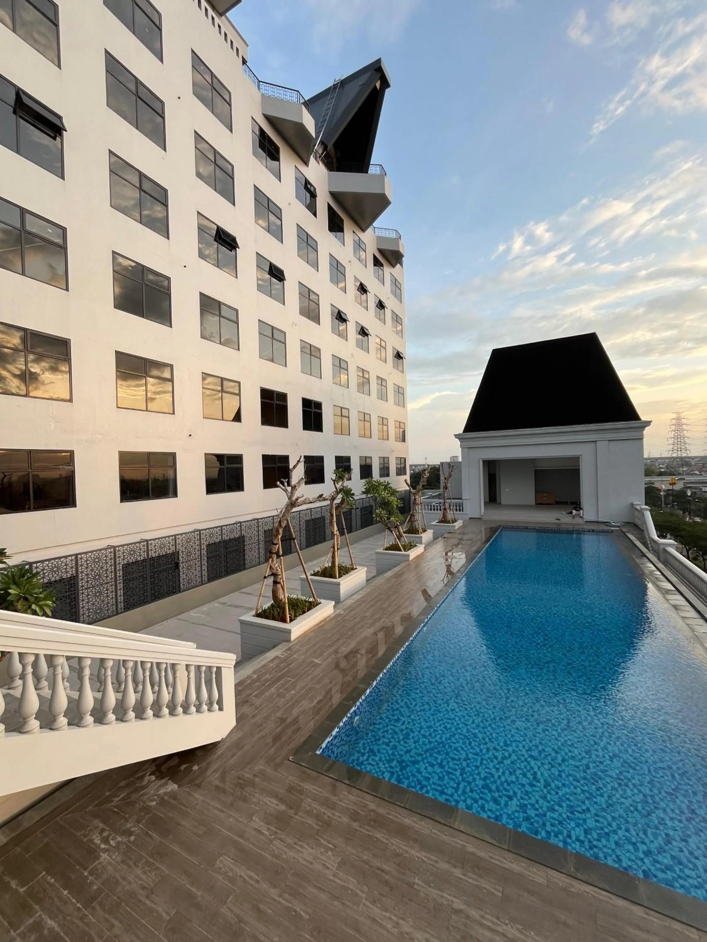 Swimming pool in Grand Travello Hotel Bekasi