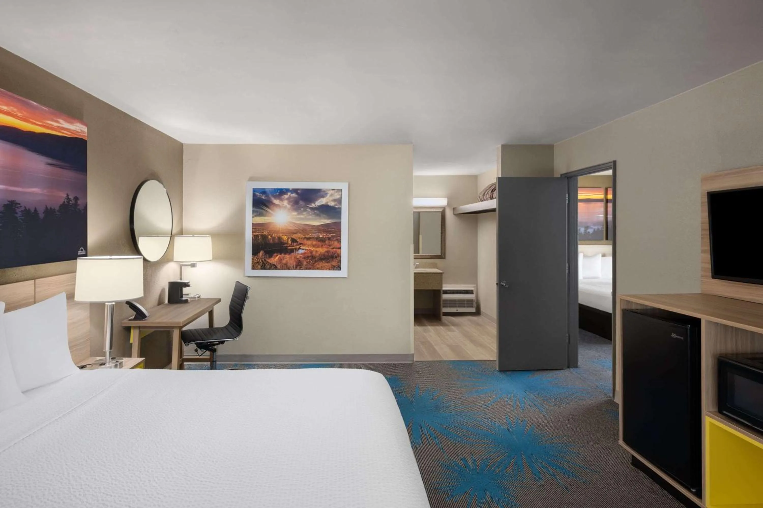 Photo of the whole room, Bed in Days Inn by Wyndham Klamath Falls