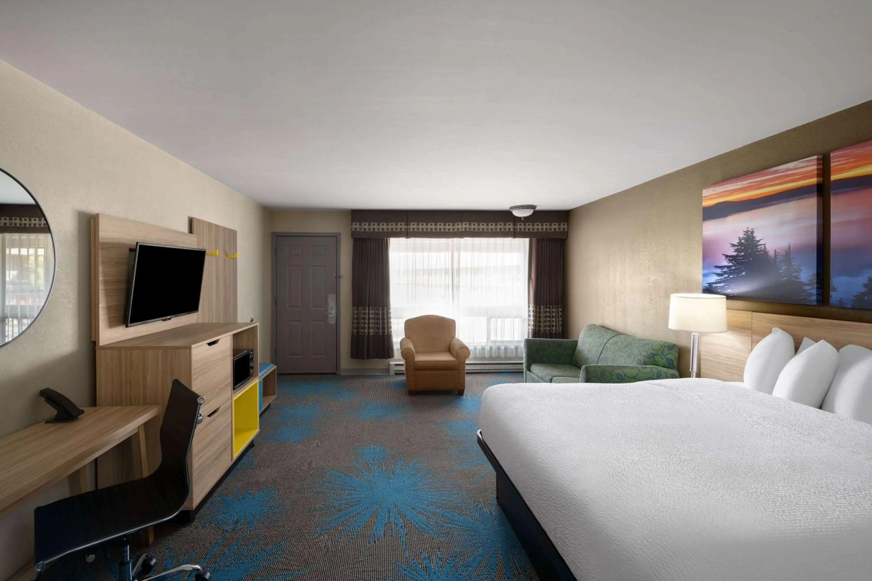 Photo of the whole room, Bed in Days Inn by Wyndham Klamath Falls