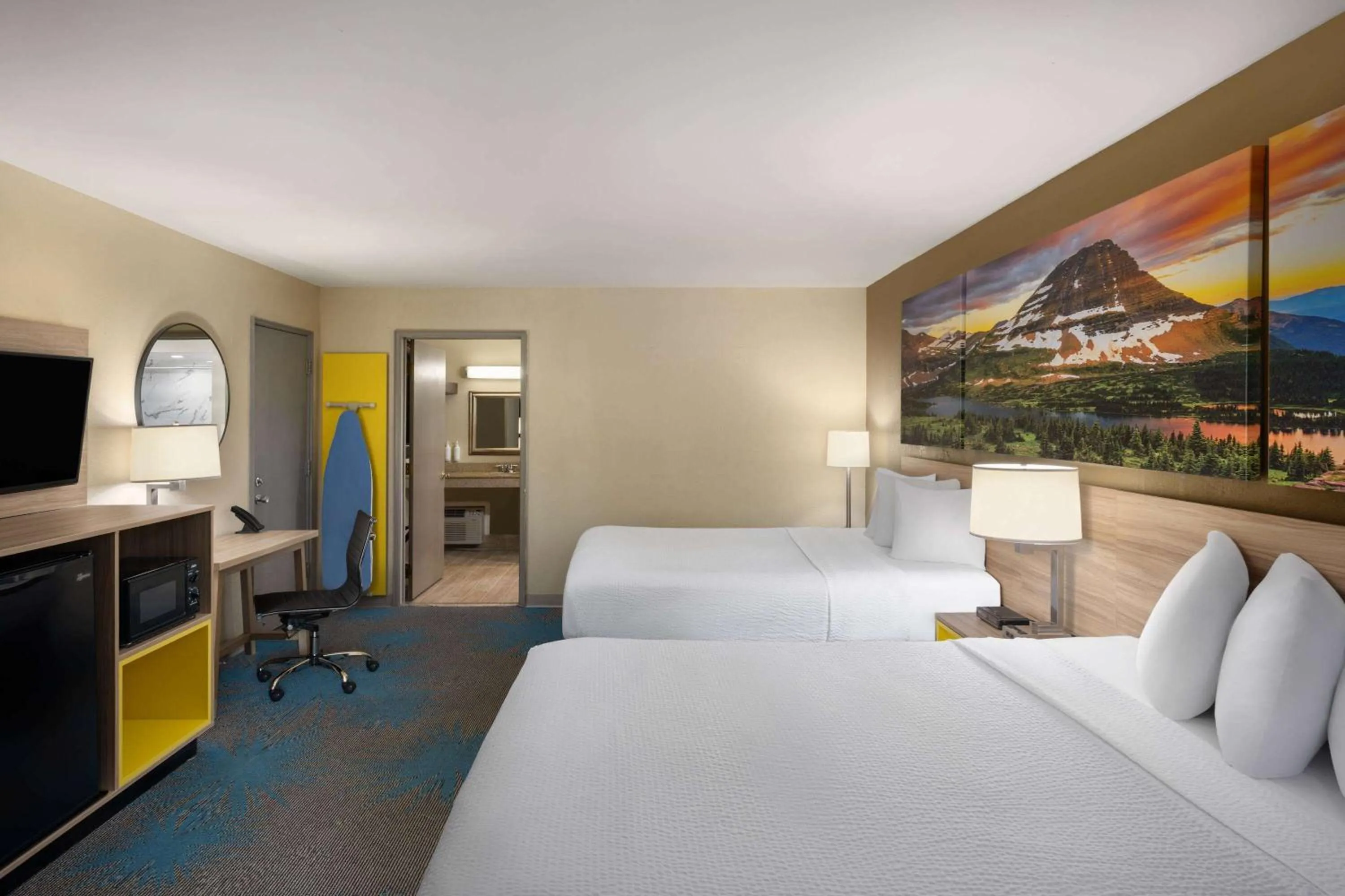 Photo of the whole room, Bed in Days Inn by Wyndham Klamath Falls