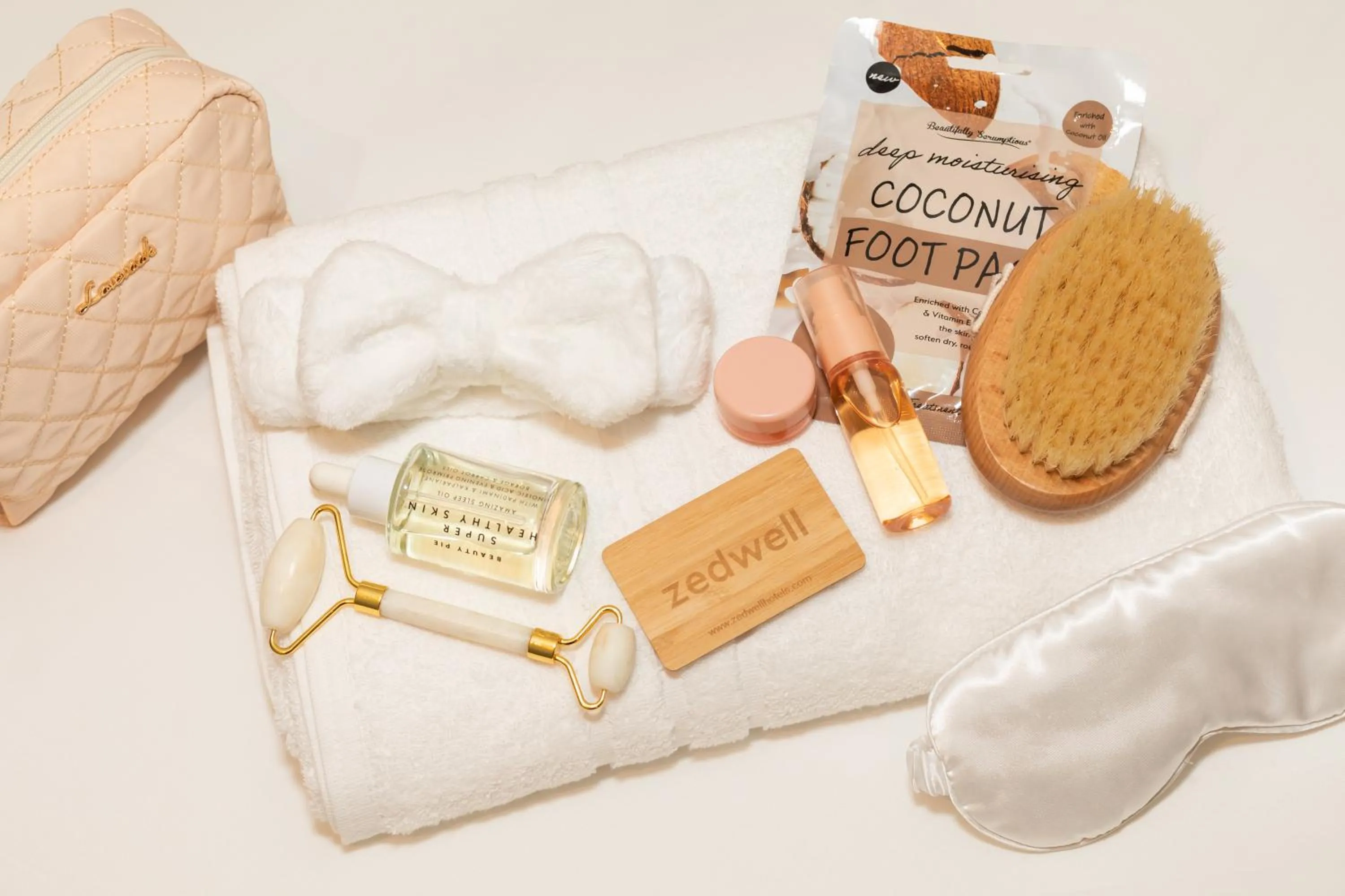 Bed in Zedwell Hotel Knightsbridge