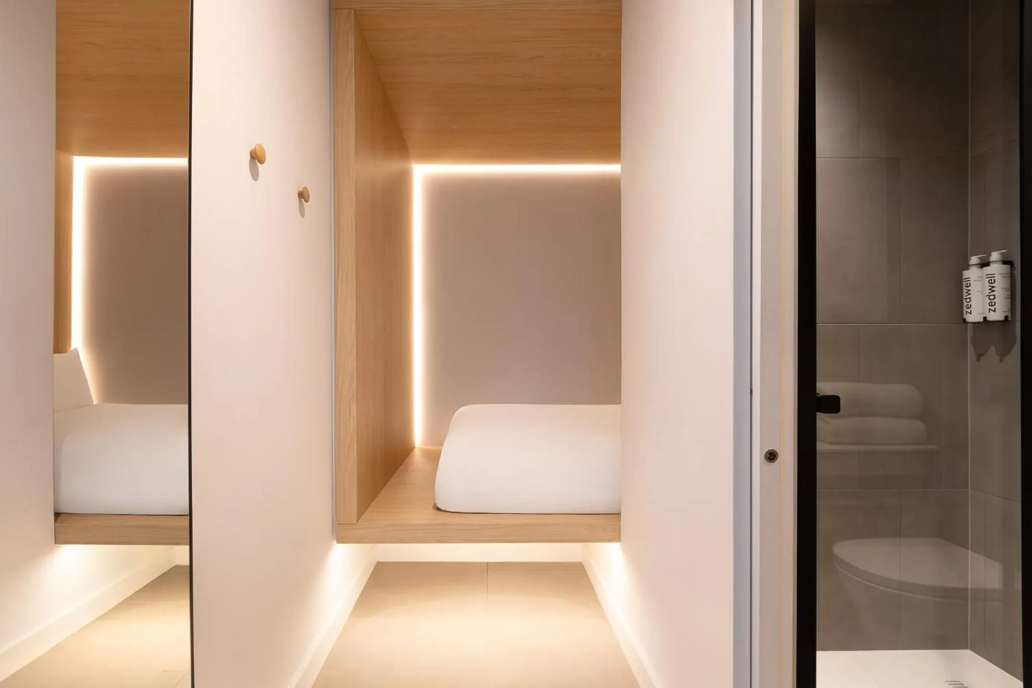 Bathroom, Bed in Zedwell Hotel Knightsbridge