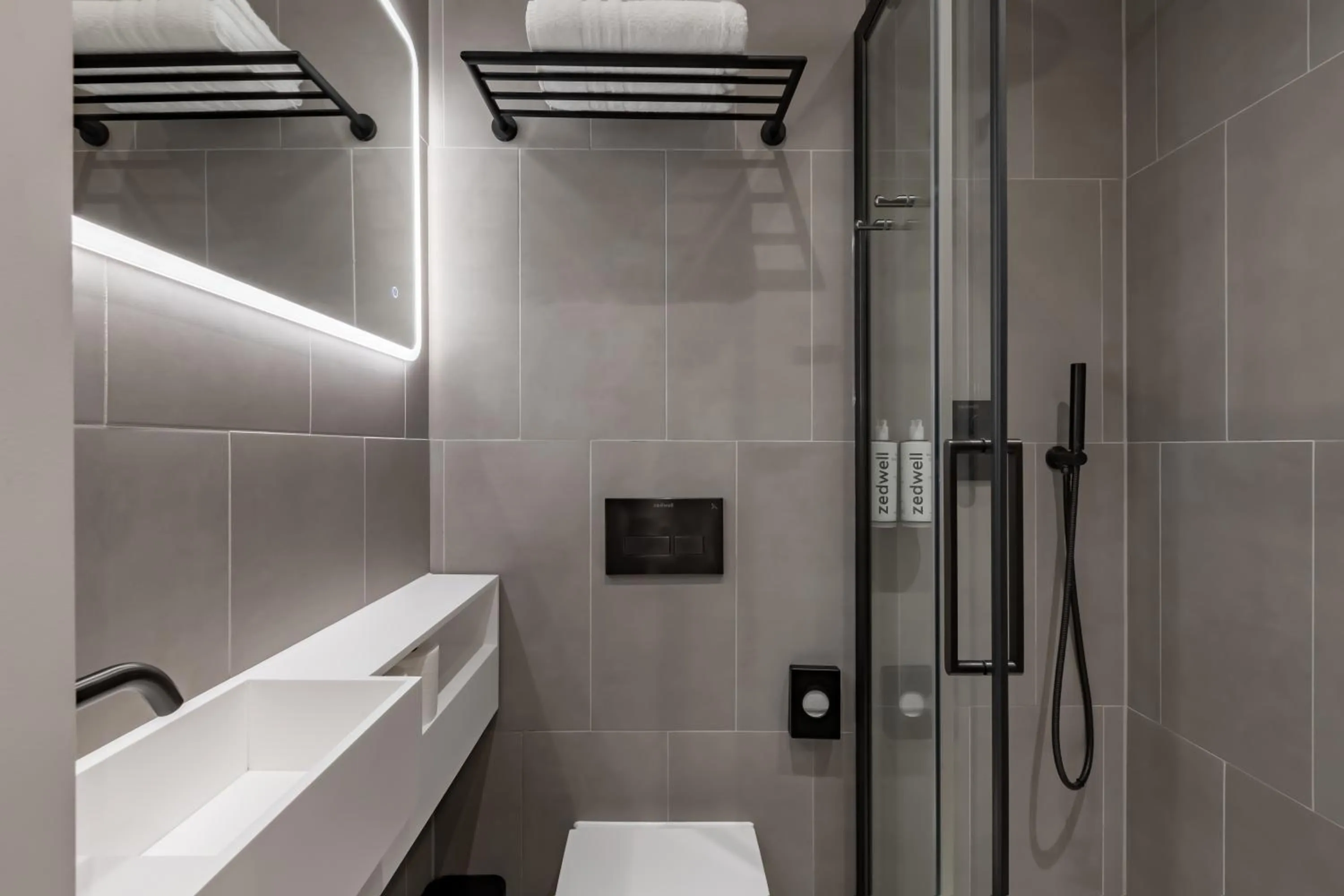 Shower in Zedwell Hotel Knightsbridge