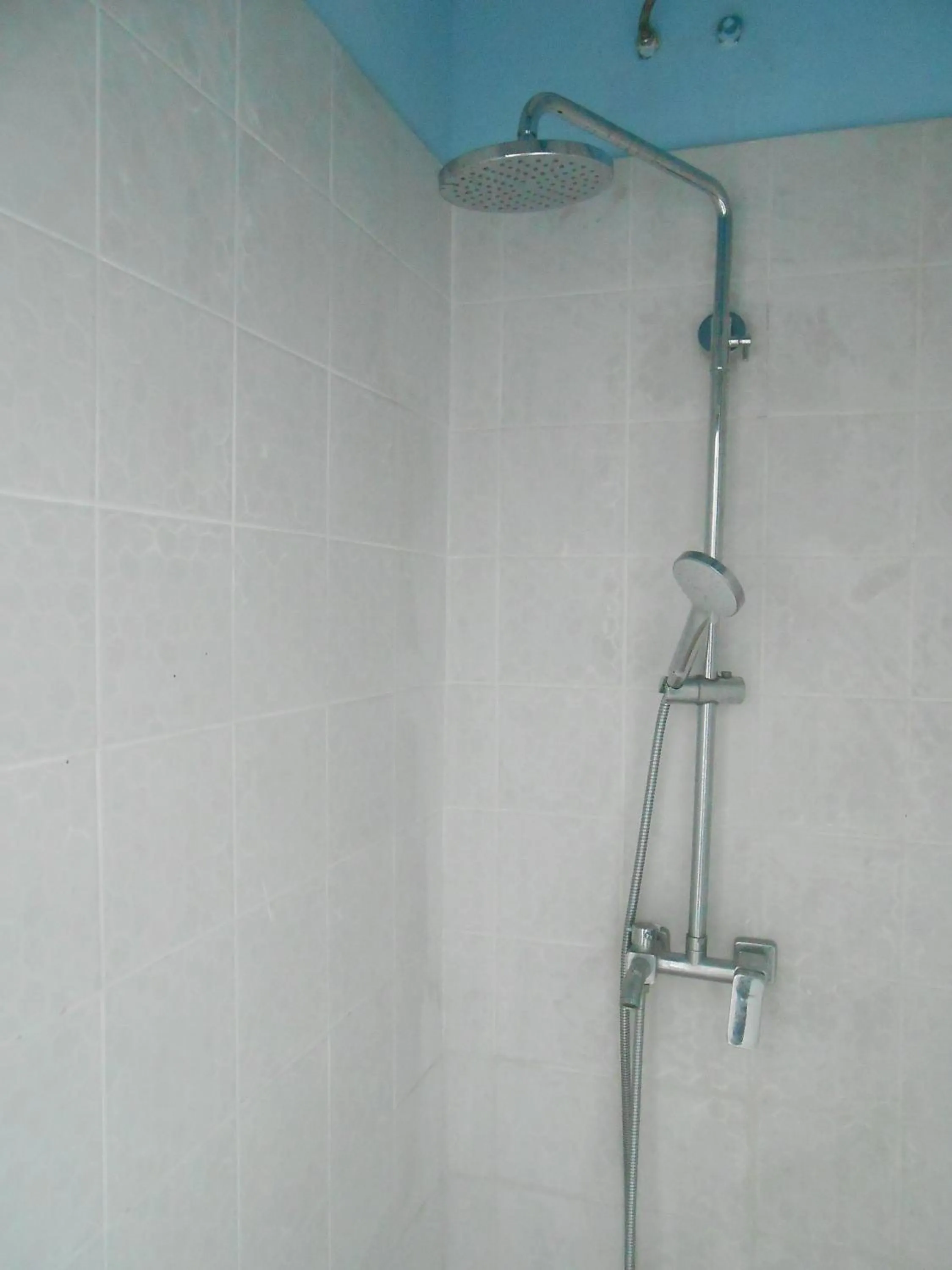 Bathroom in Lucky Backpacker Hostel