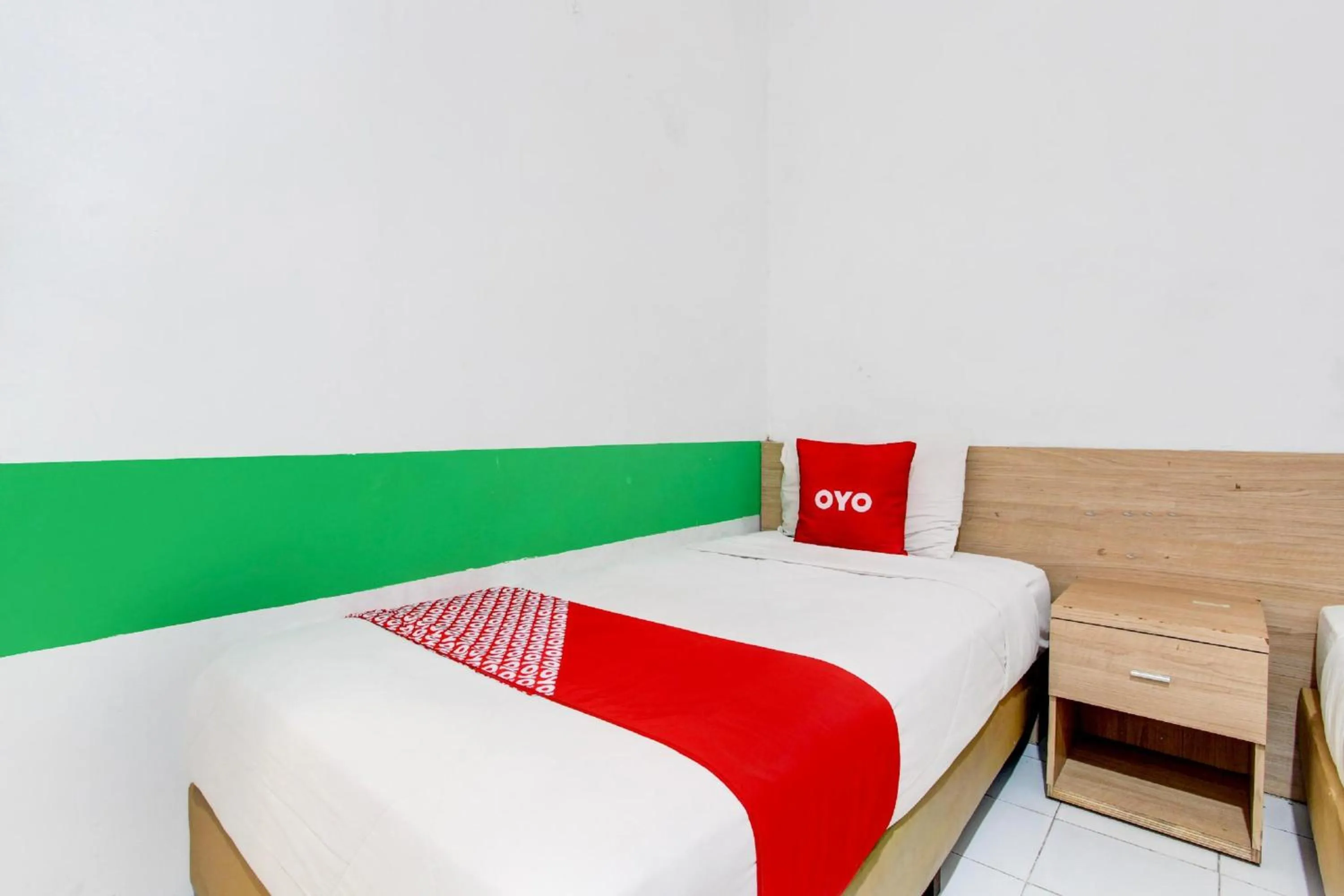 Bedroom, Bed in Collection O Jalan Slamet Riyadi Near Kampung Batik Kauman Formerly Hotel Grand Kota