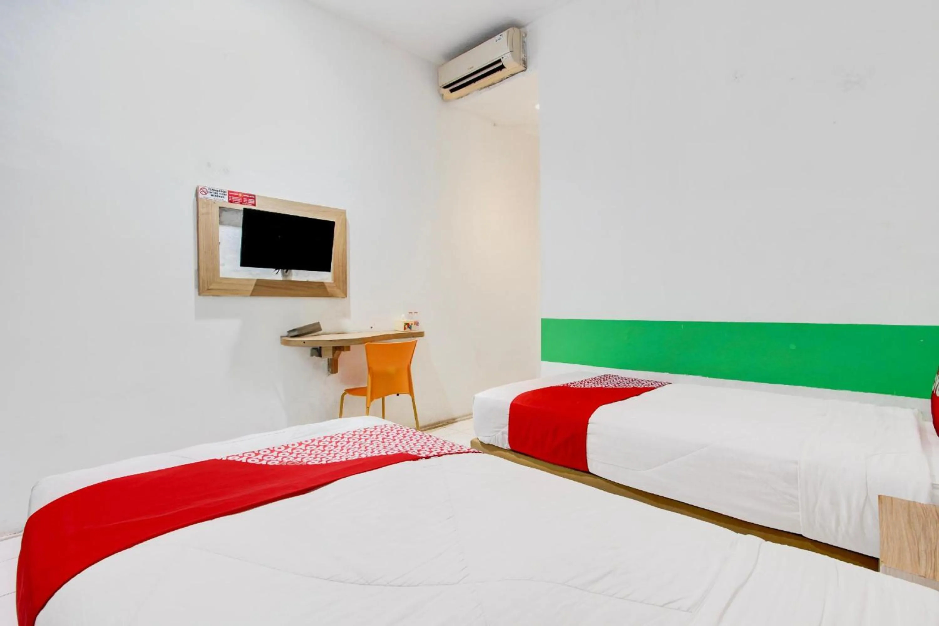 Bedroom, Bed in Collection O Jalan Slamet Riyadi Near Kampung Batik Kauman Formerly Hotel Grand Kota