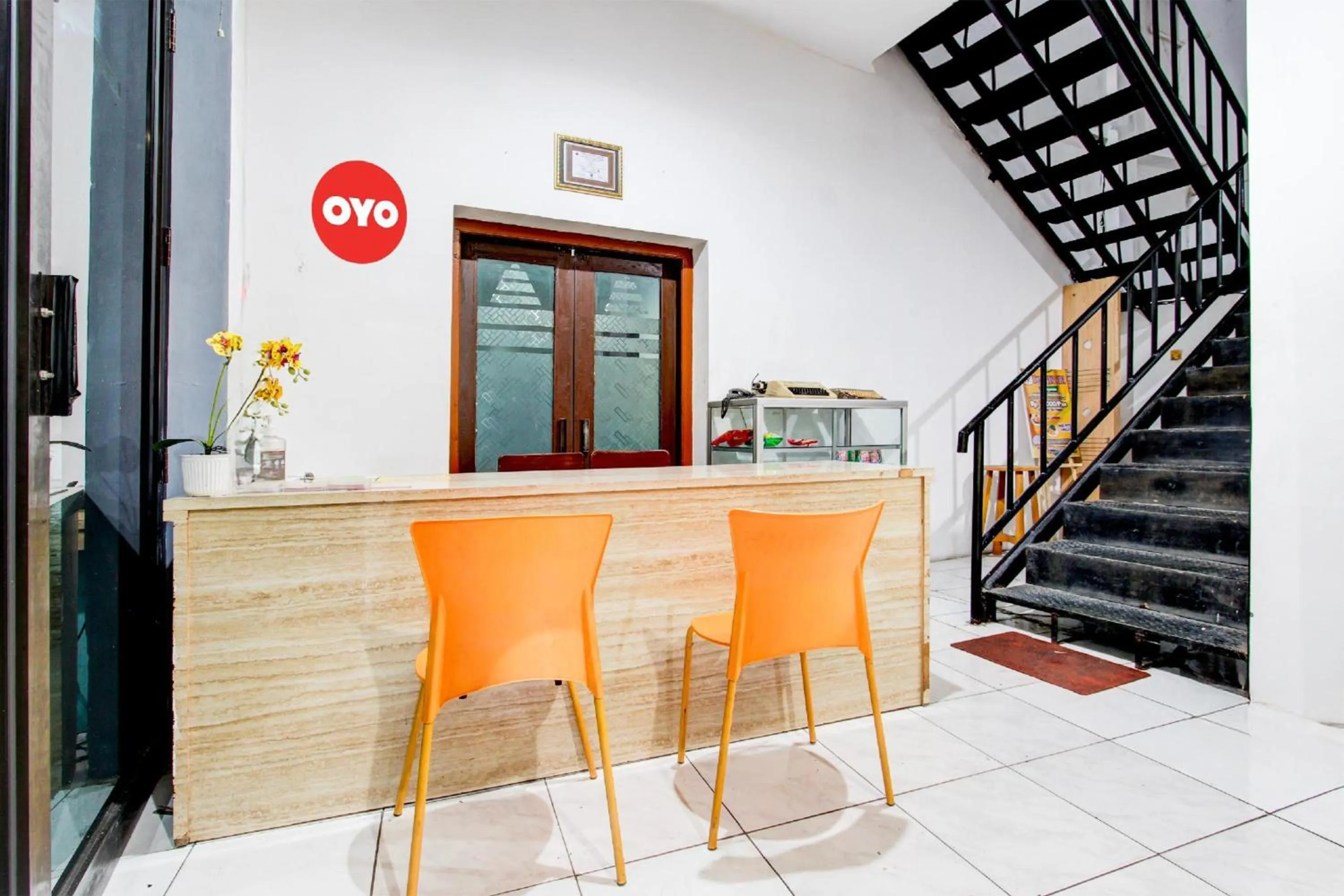 Lobby or reception in Collection O Jalan Slamet Riyadi Near Kampung Batik Kauman Formerly Hotel Grand Kota