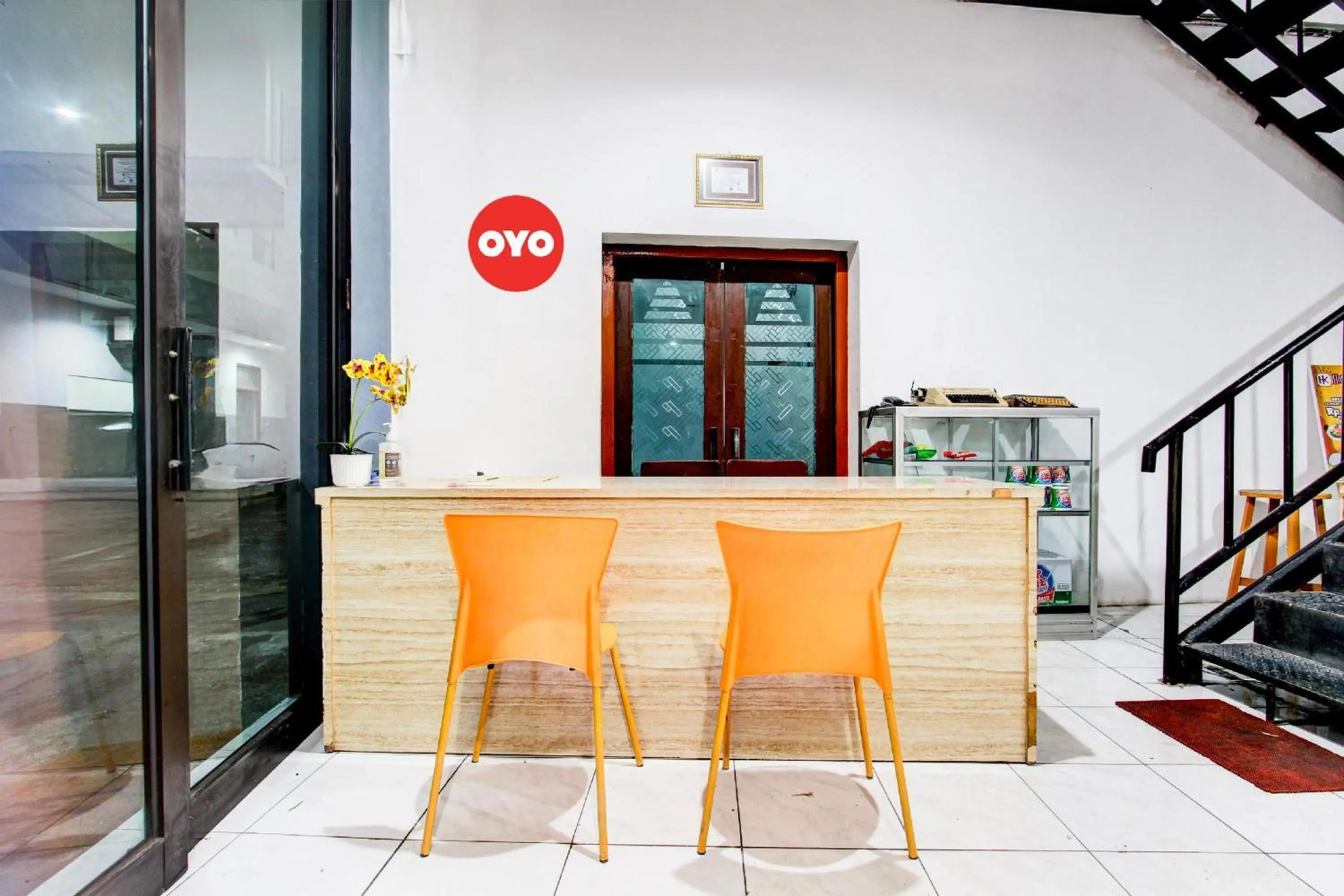 Lobby or reception in Collection O Jalan Slamet Riyadi Near Kampung Batik Kauman Formerly Hotel Grand Kota