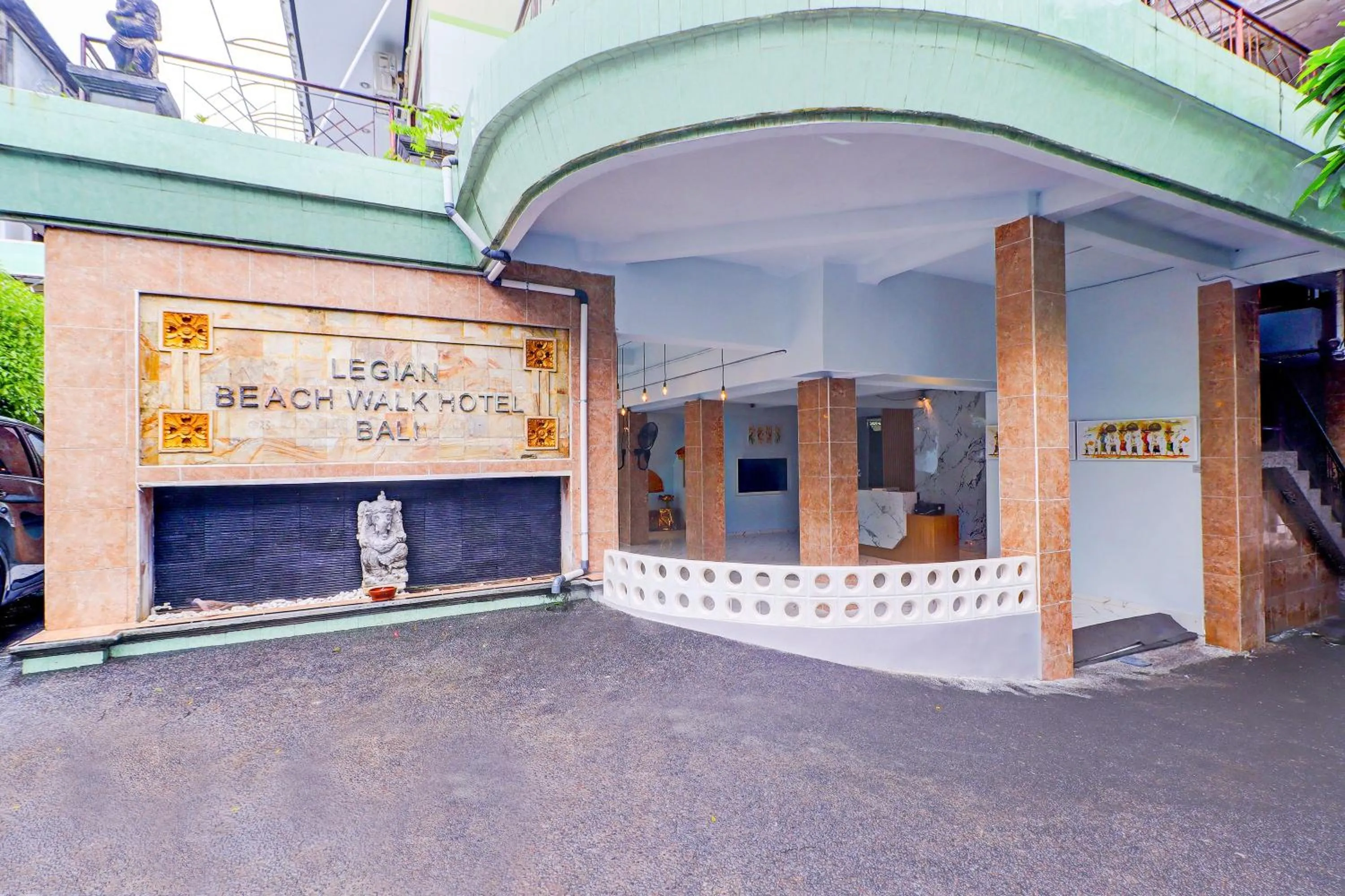 Facade/entrance in Townhouse Oak Legian Near Legian Beach Formerly Sayang Maha Merta