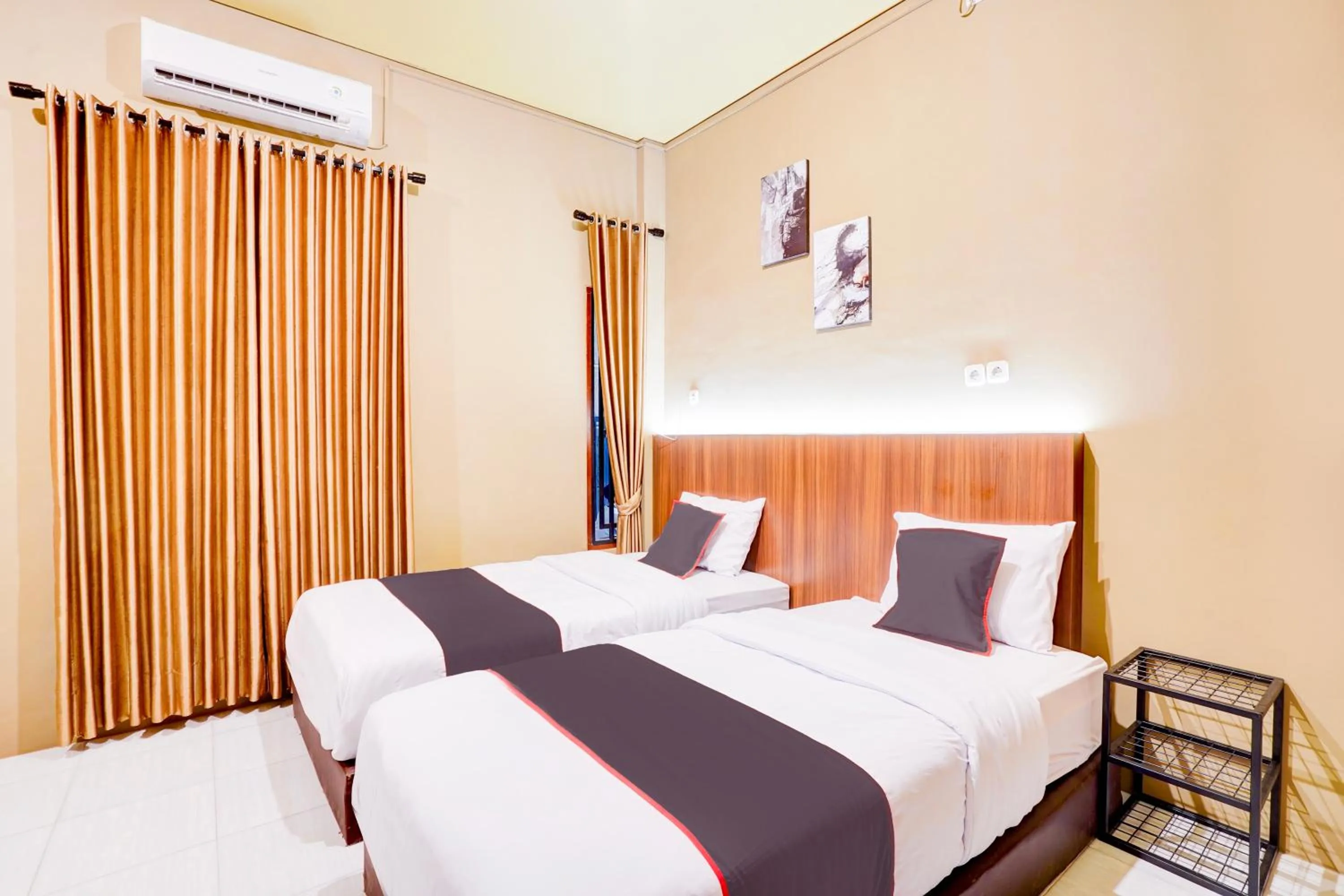 Bed in Collection O Padang City Center Near Transmart Padang Formerly De Orchids