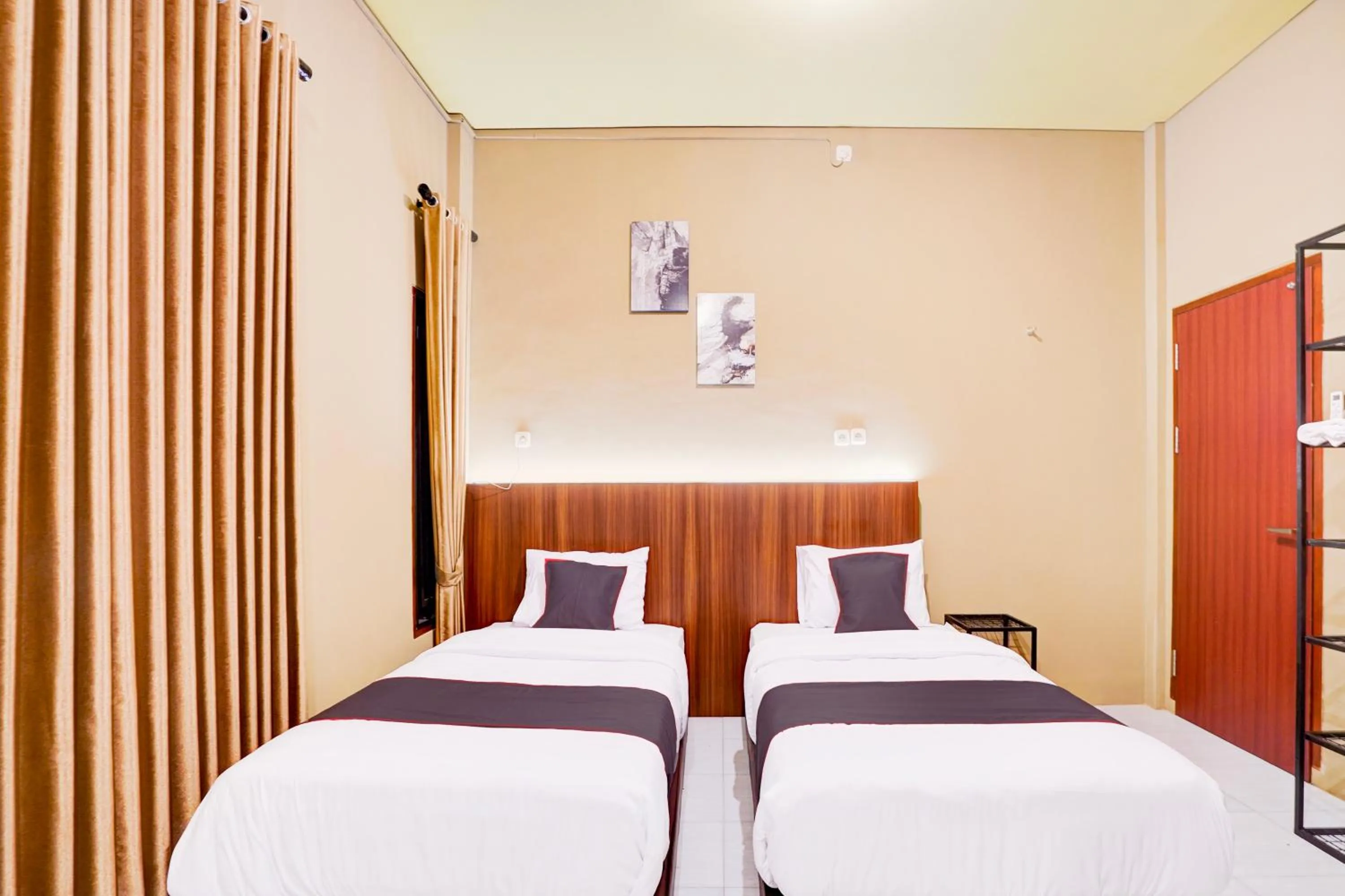 Bed in Collection O Padang City Center Near Transmart Padang Formerly De Orchids