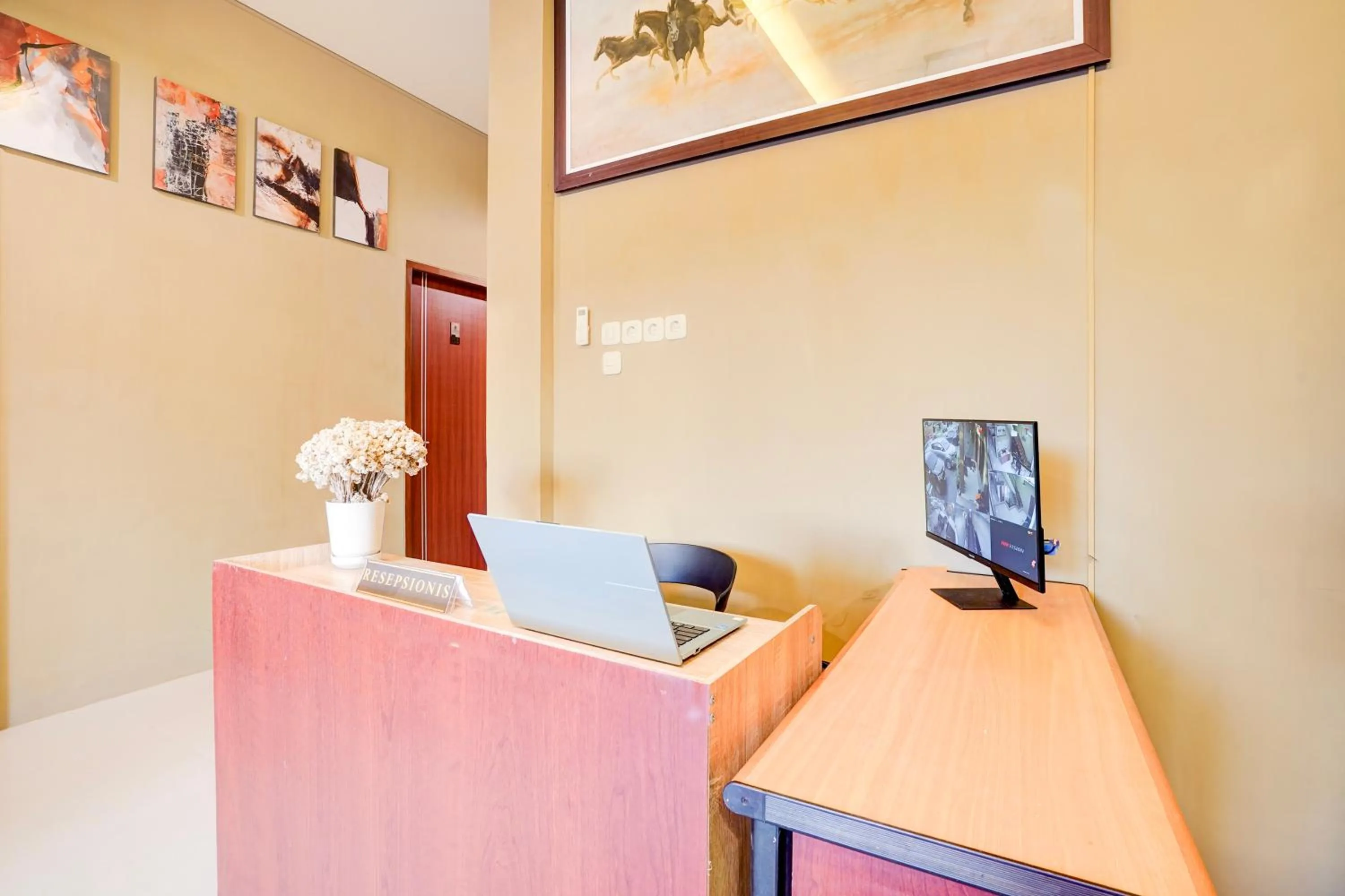 Lobby or reception in Collection O Padang City Center Near Transmart Padang Formerly De Orchids