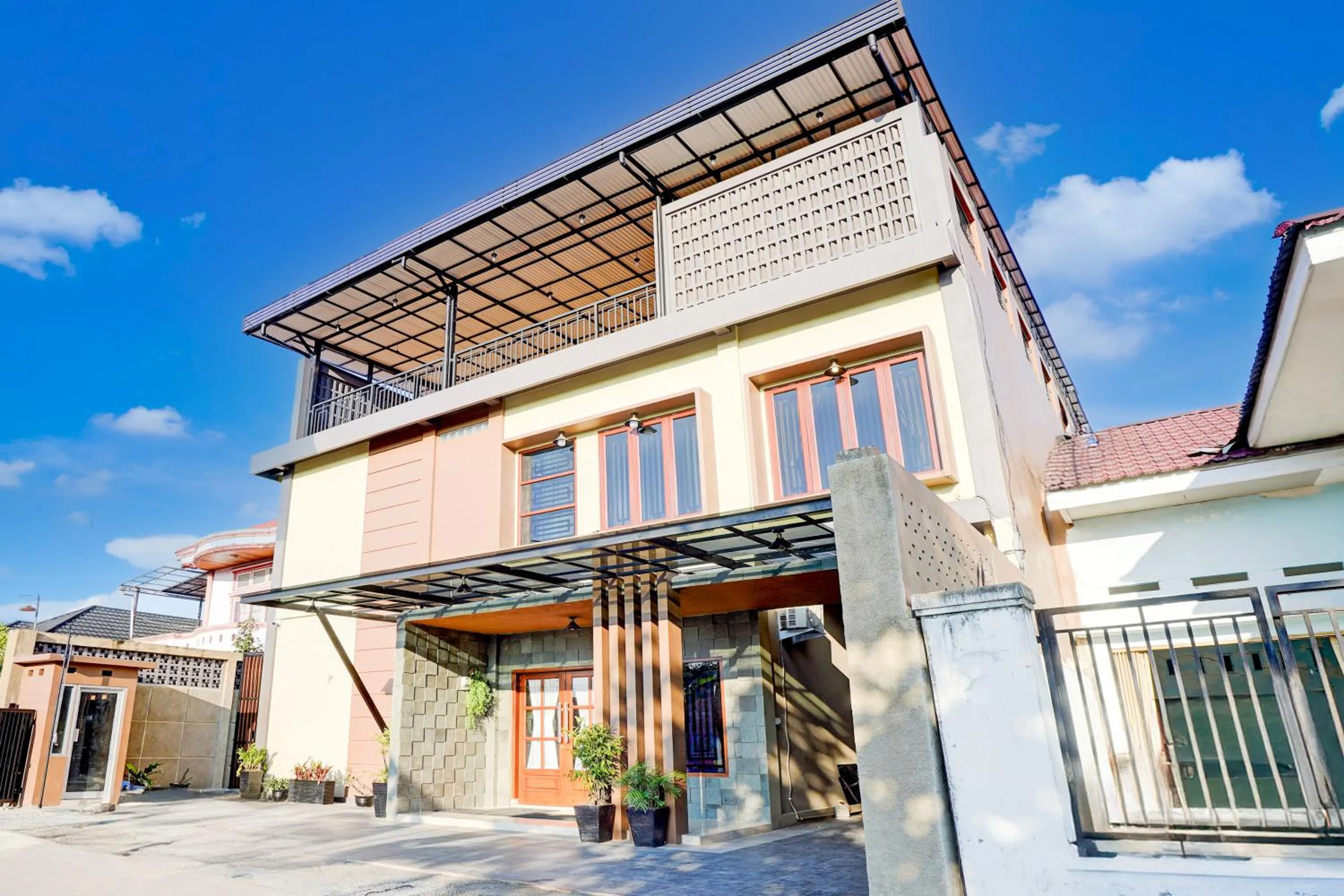 Facade/entrance in Collection O Padang City Center Near Transmart Padang Formerly De Orchids