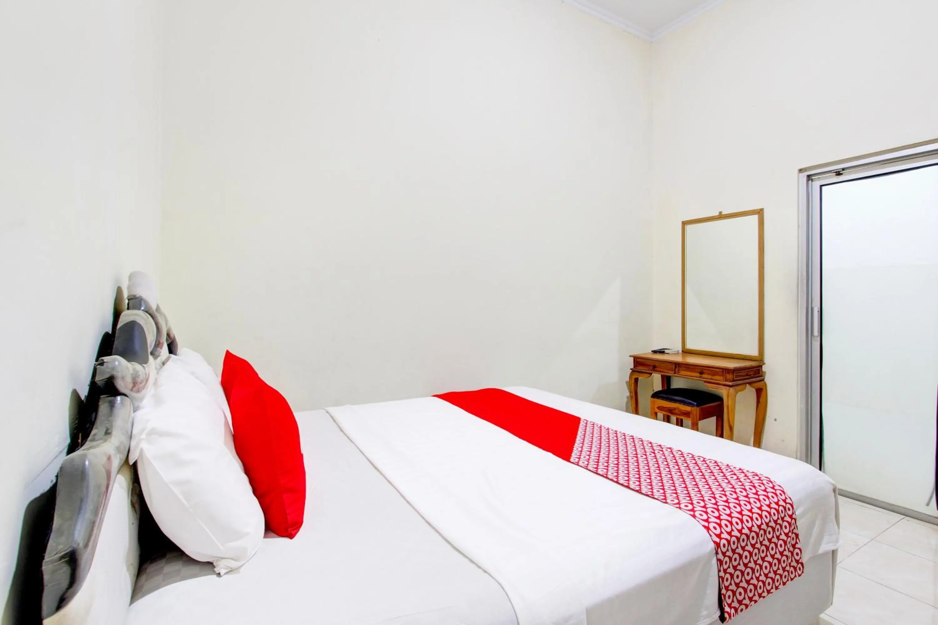 Bedroom, Bed in Hotel O Jalan Malioboro Near Stasiun Tugu Yogyakarta Formerly Hotel Baru