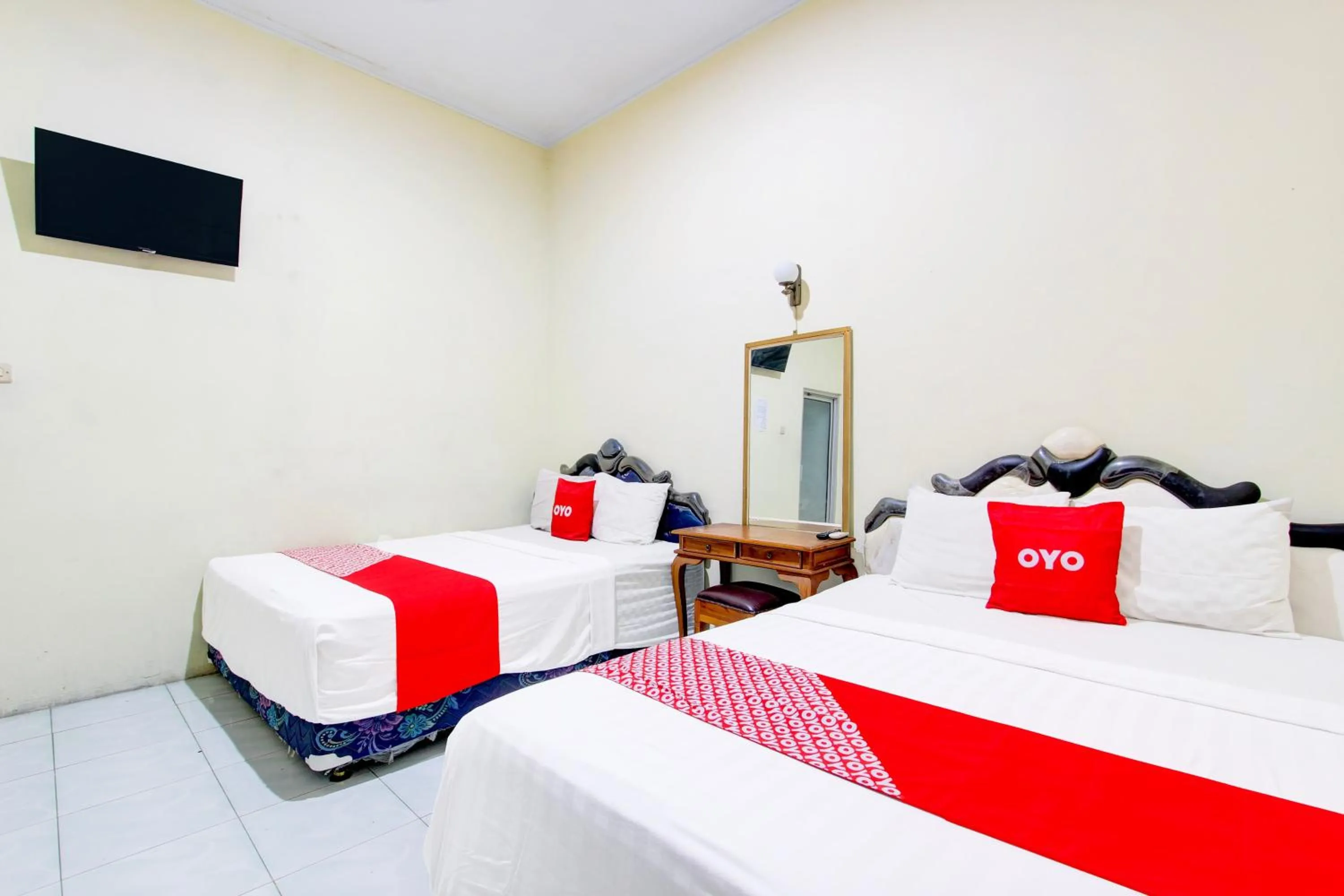 Bedroom, Bed in Hotel O Jalan Malioboro Near Stasiun Tugu Yogyakarta Formerly Hotel Baru