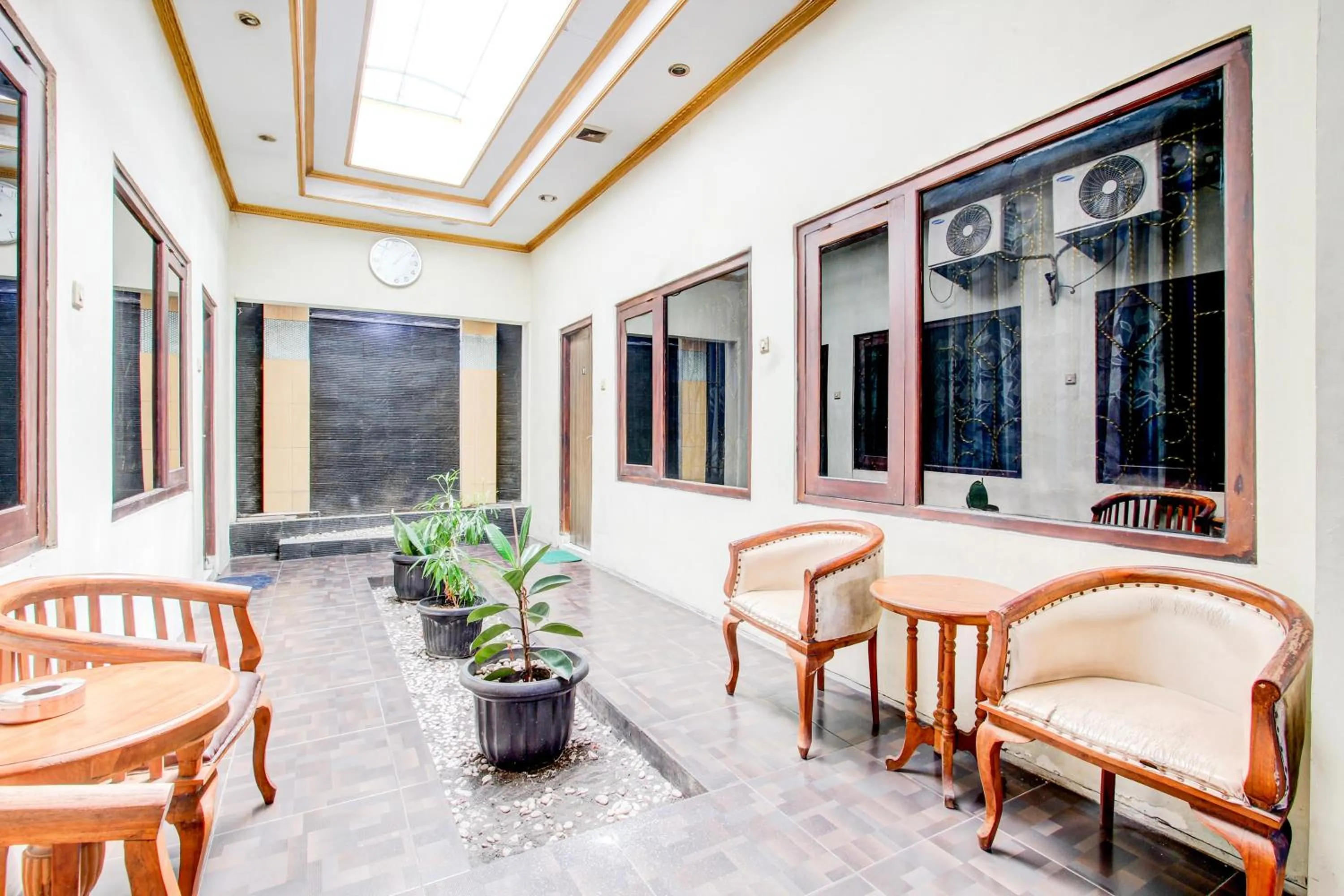 Lobby or reception in Hotel O Jalan Malioboro Near Stasiun Tugu Yogyakarta Formerly Hotel Baru