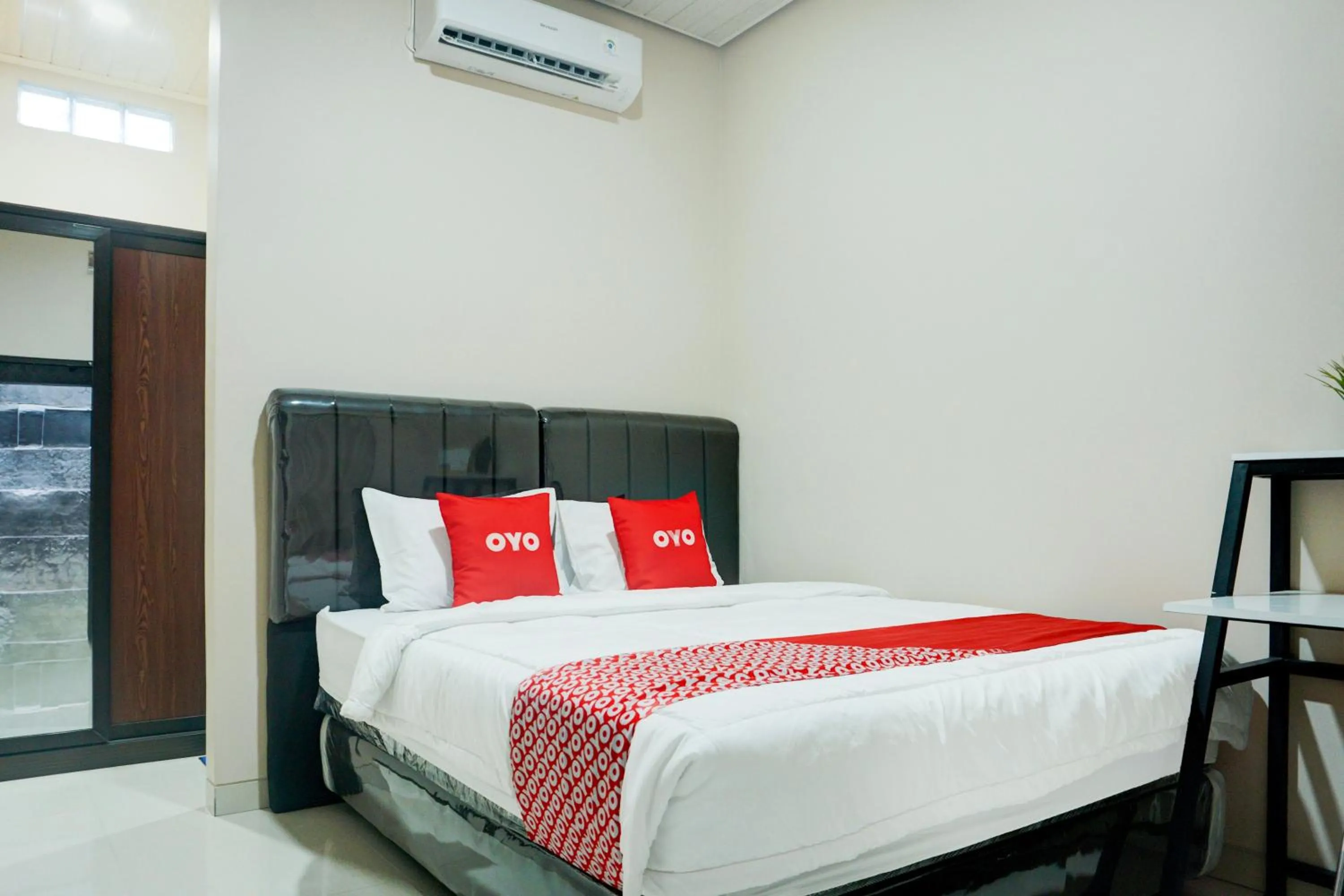 Bedroom, Bed in Hotel O Kedaton Near Rumah Sakit Advent Bandar Lampung Formerly Hotel Plain C Lake