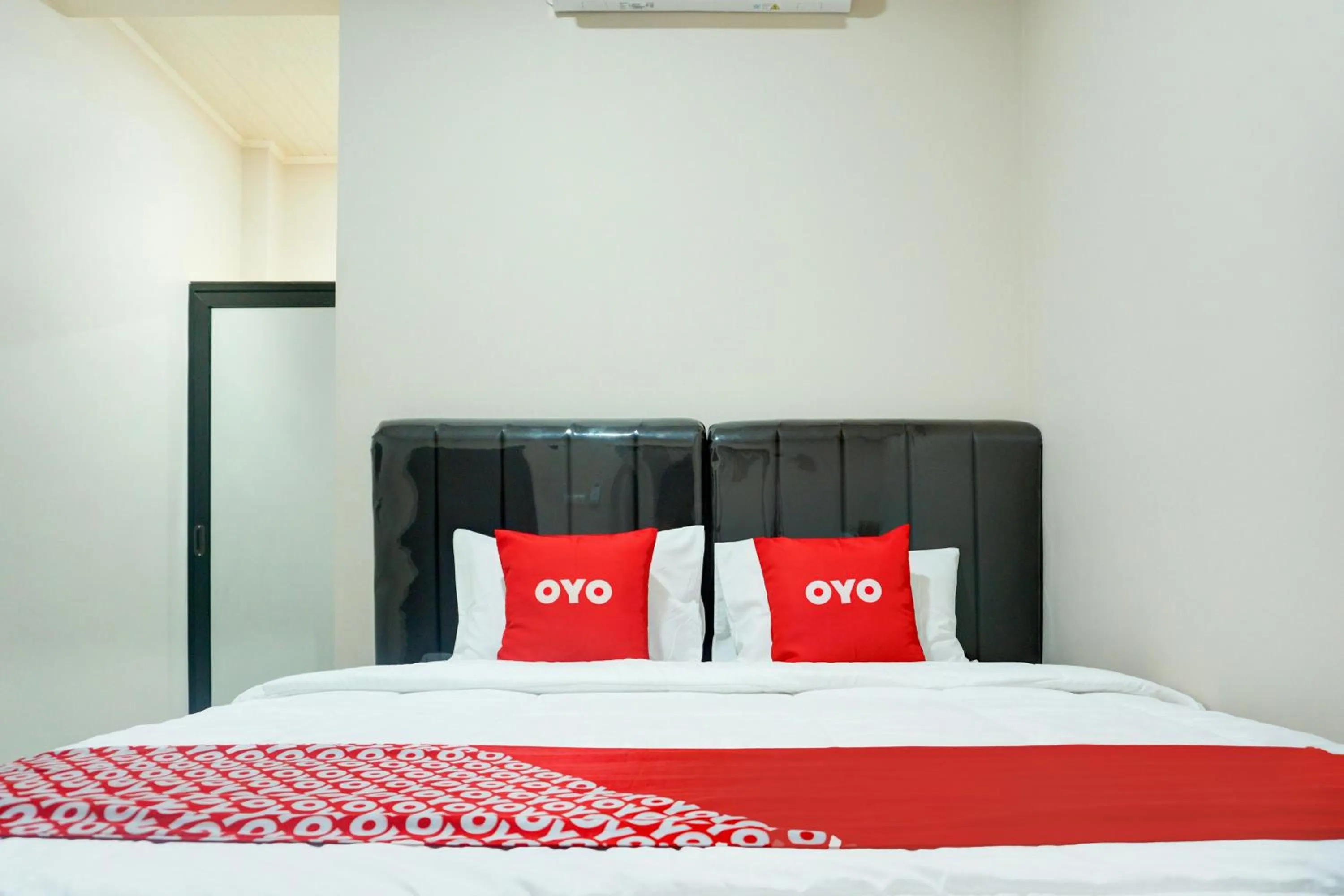 Bedroom, Bed in Hotel O Kedaton Near Rumah Sakit Advent Bandar Lampung Formerly Hotel Plain C Lake