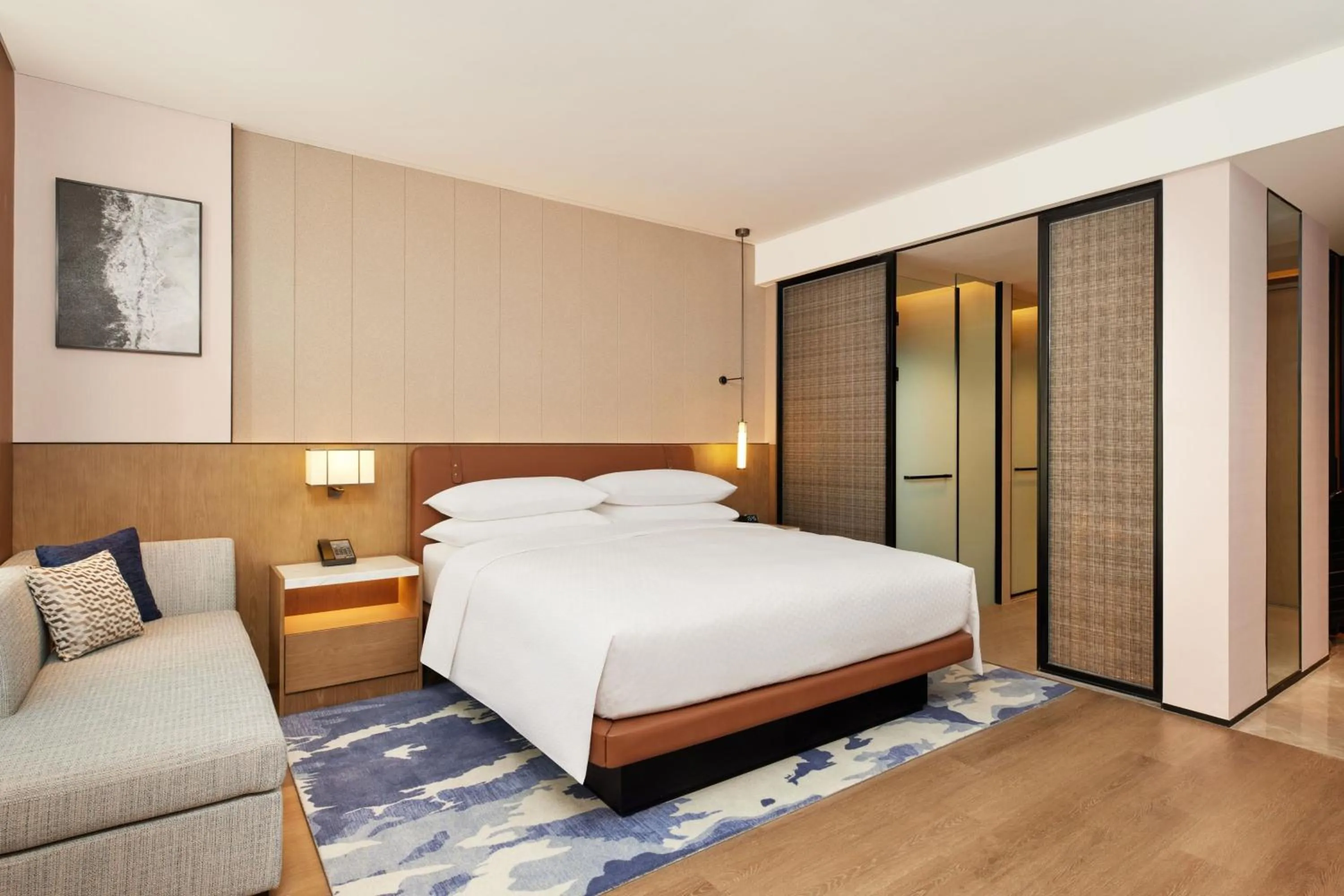 Photo of the whole room, Bed in Four Points by Sheraton Dunhuang