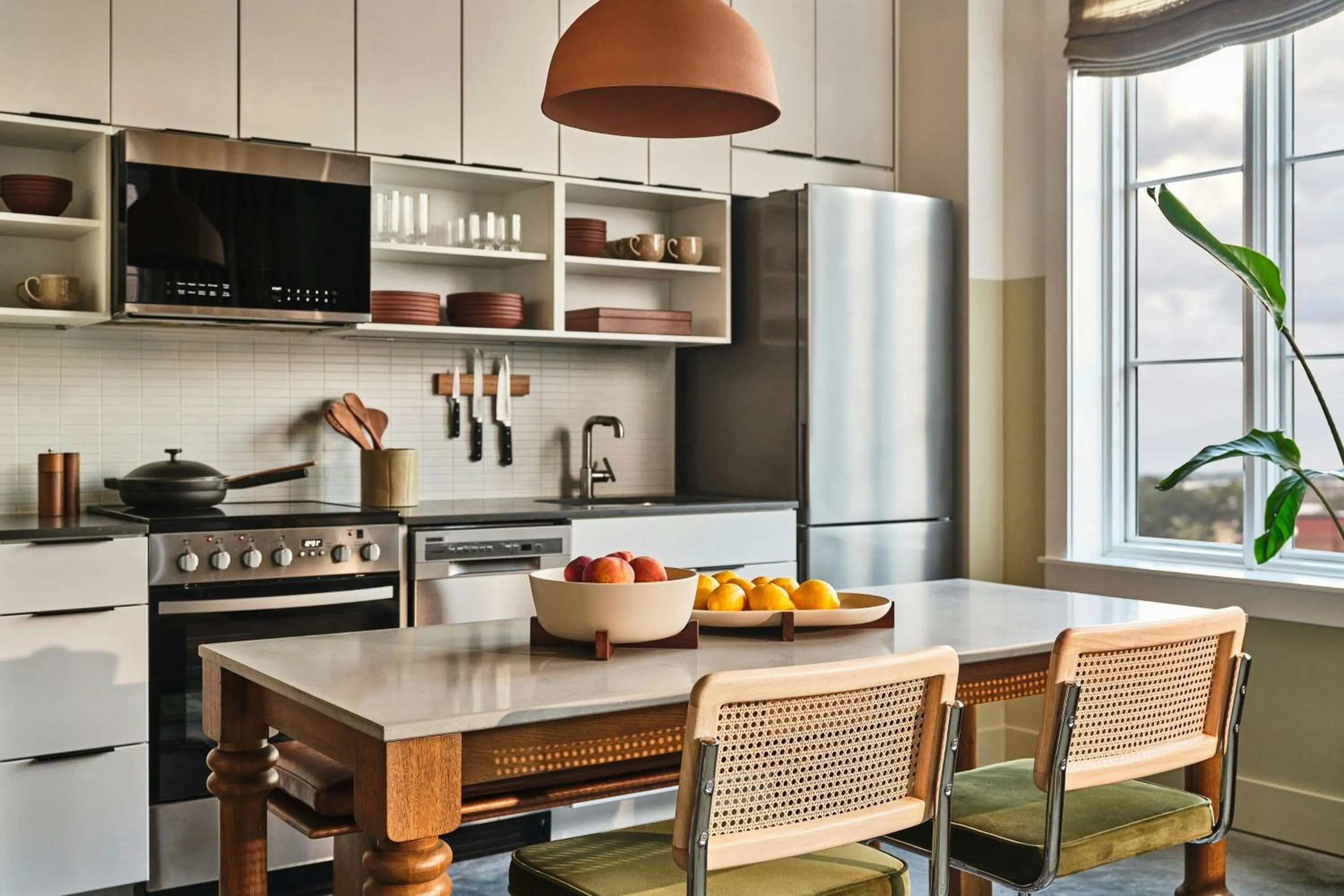 Kitchen or kitchenette in The Ann Savannah, Apartments by Marriott Bonvoy