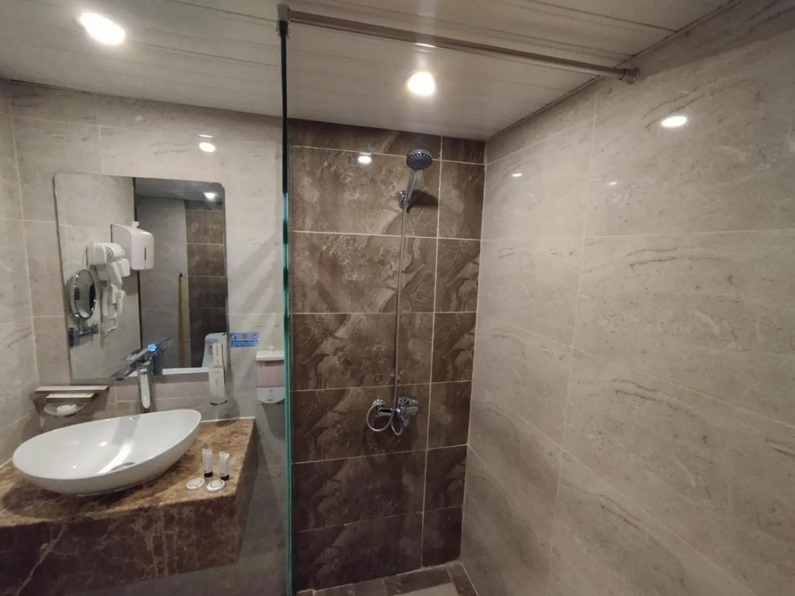 Bathroom in Al Iqbal Hotel