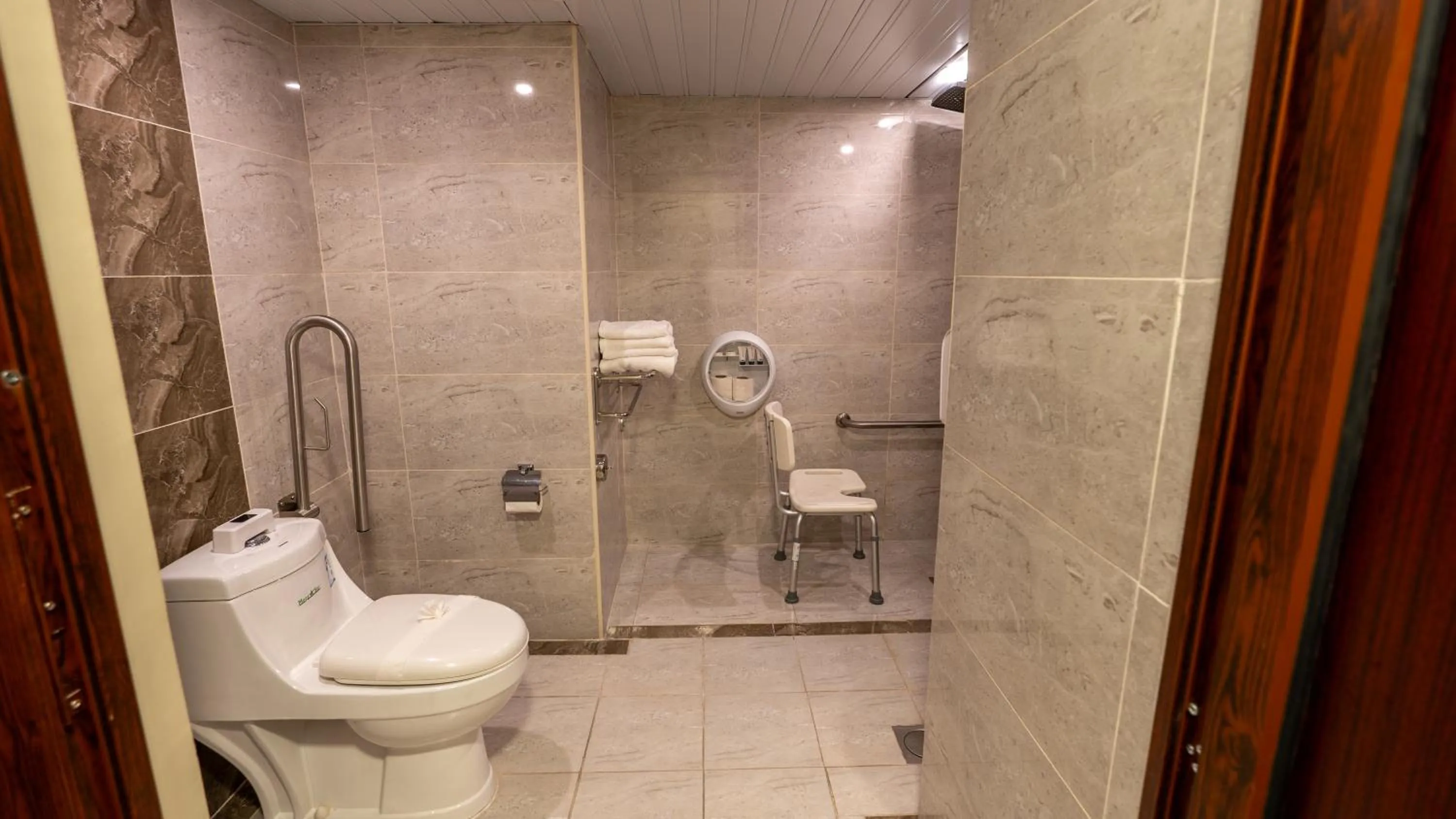 Bathroom in Al Iqbal Hotel