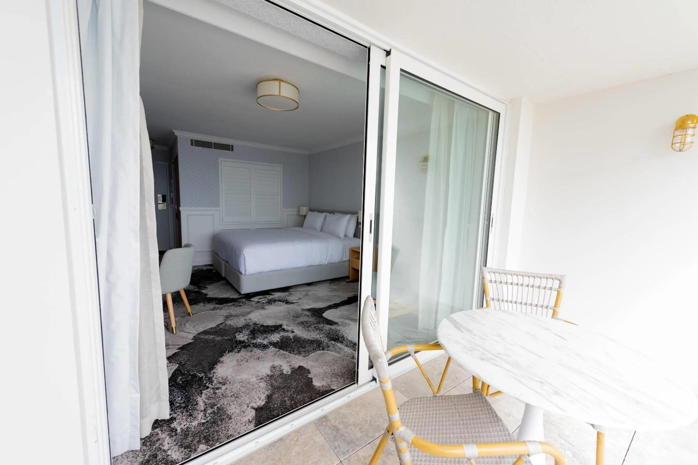 Bedroom, Bed in The Beachcomber Hotel & Resort, an Ascend Collection Resort