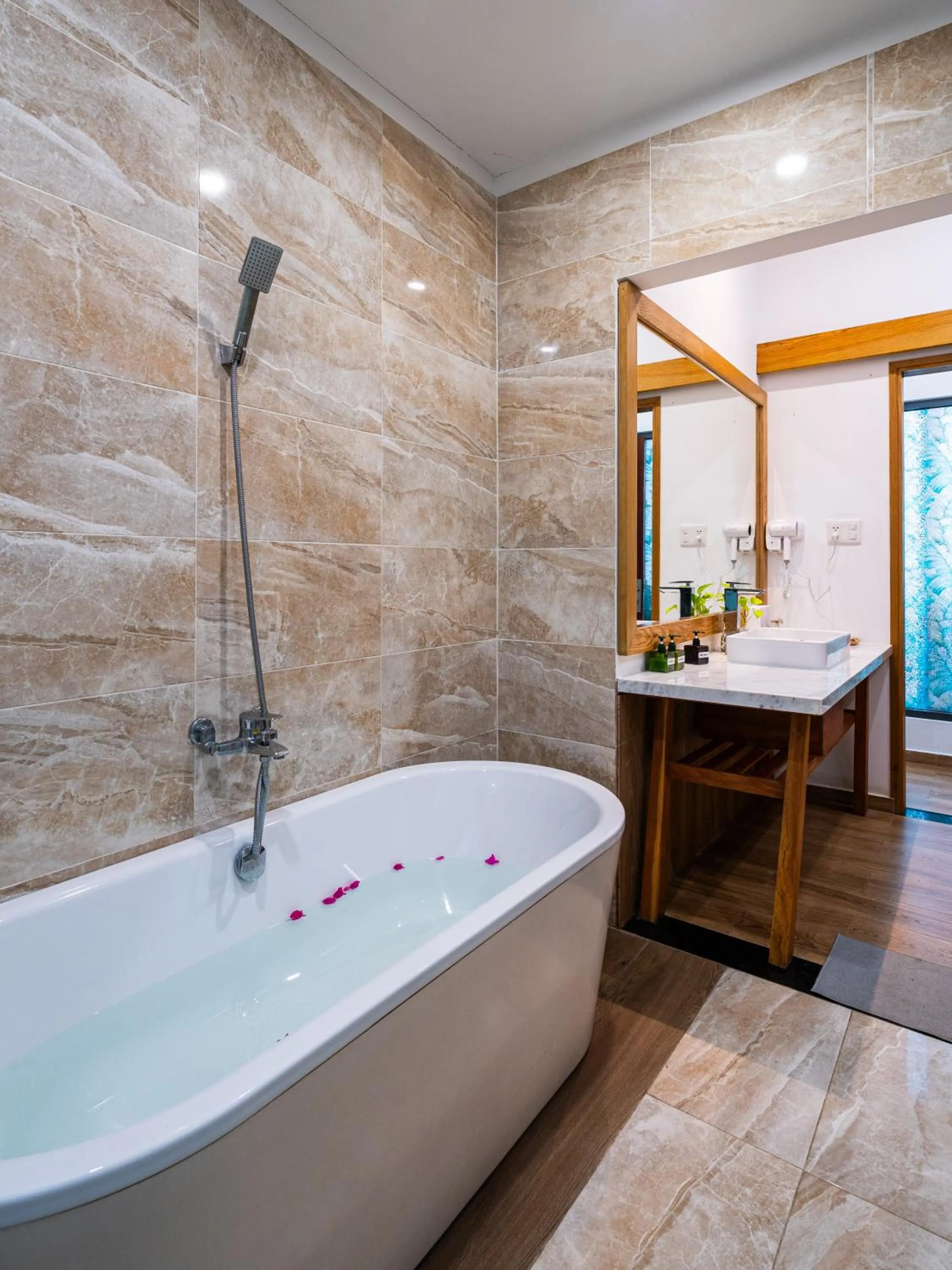 Hot Tub in Palm Riverside Boutique