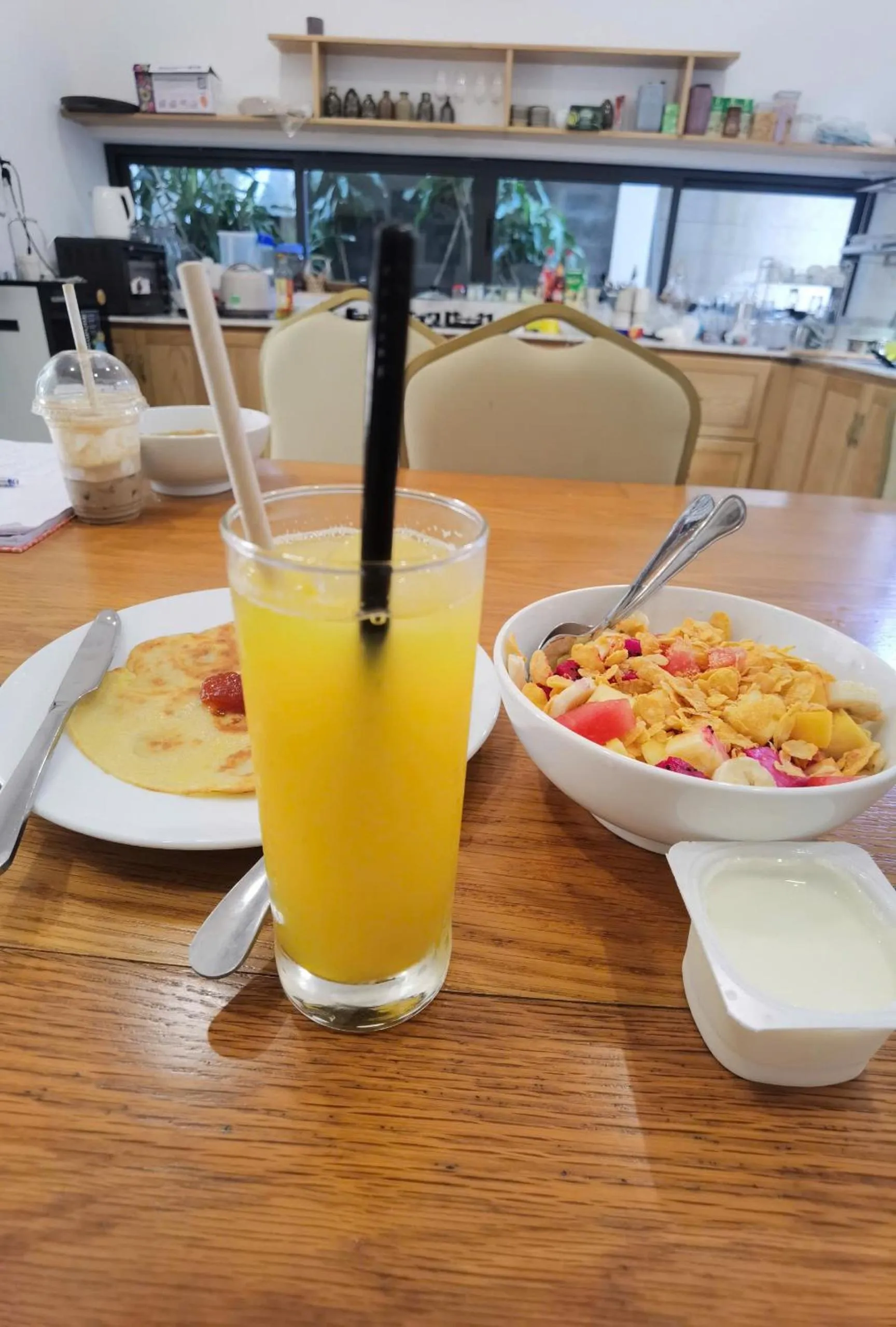 Food and drinks in Palm Riverside Boutique