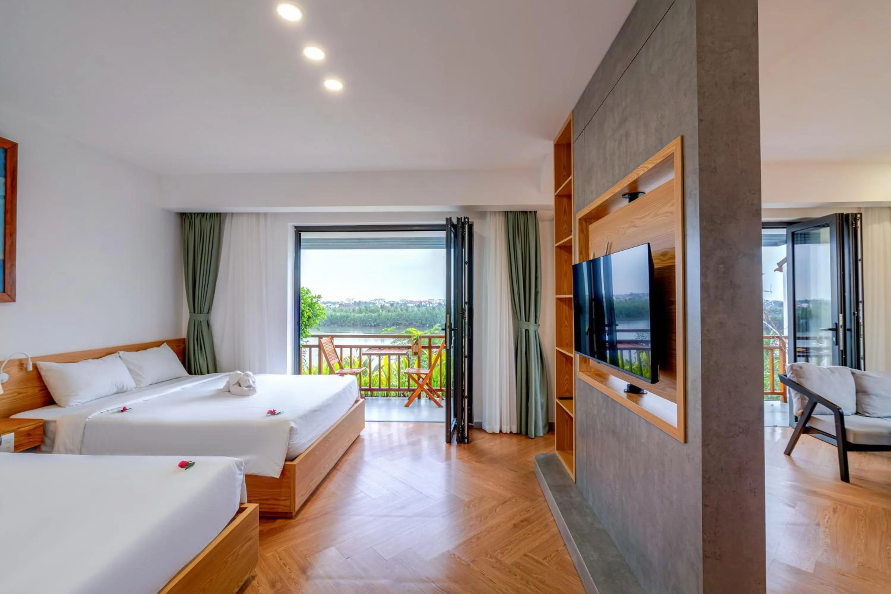 Communal lounge/ TV room, Bed in Palm Riverside Boutique