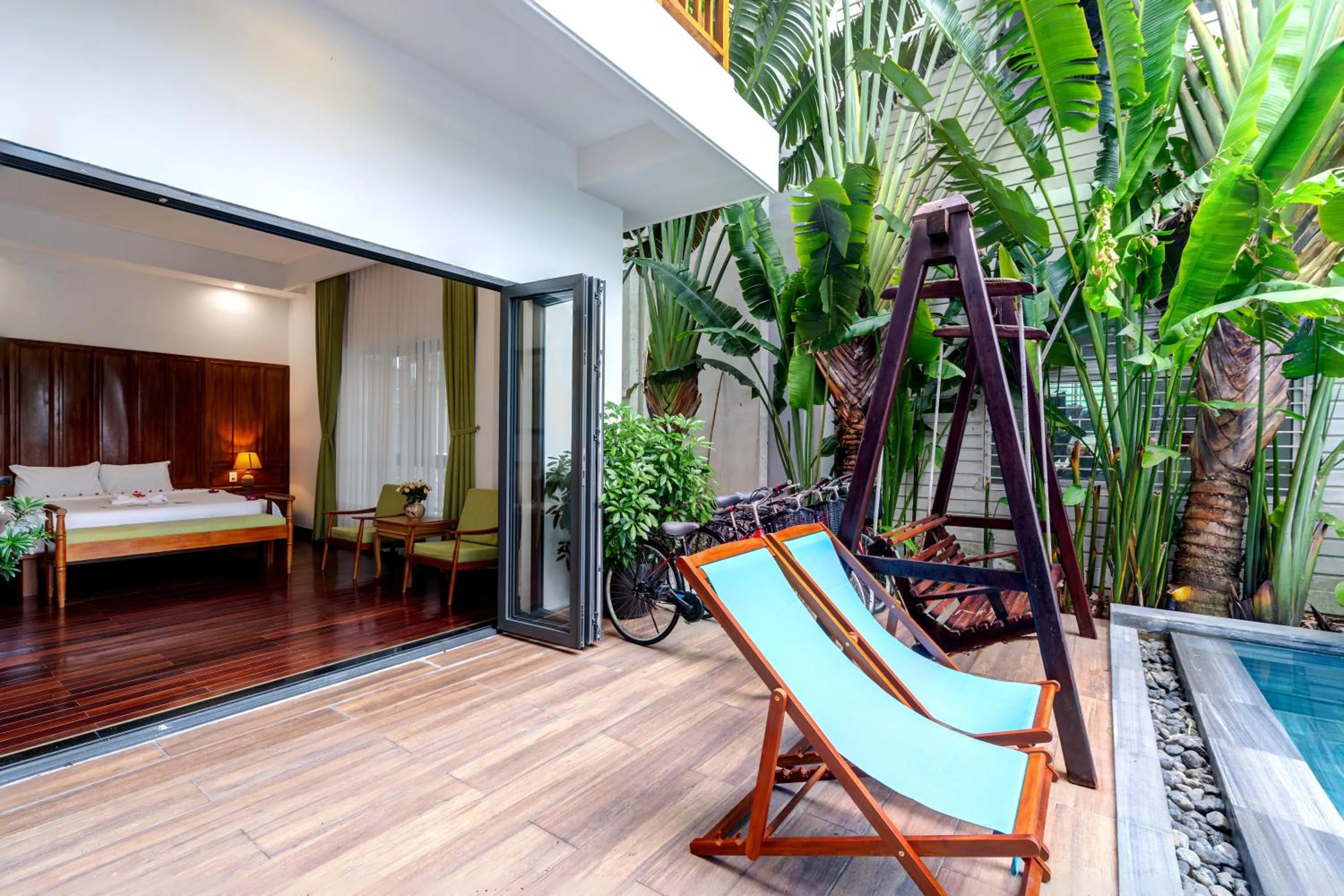 Patio in Palm Riverside Boutique