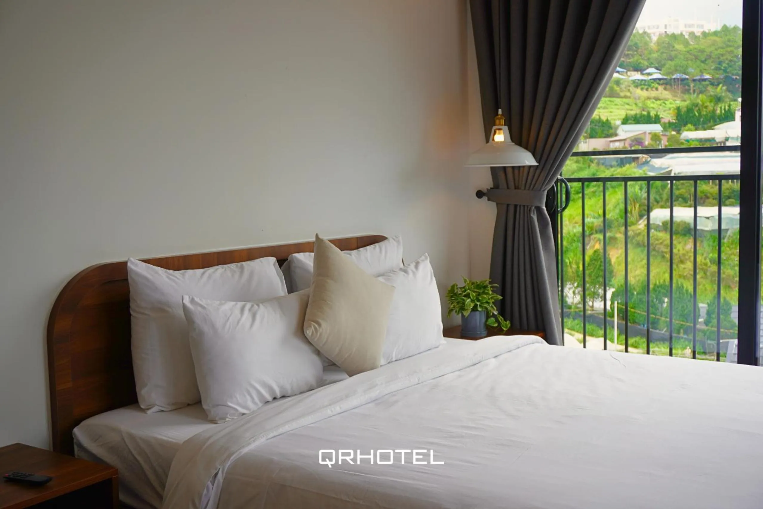 Bed in QR Hotel Dalat