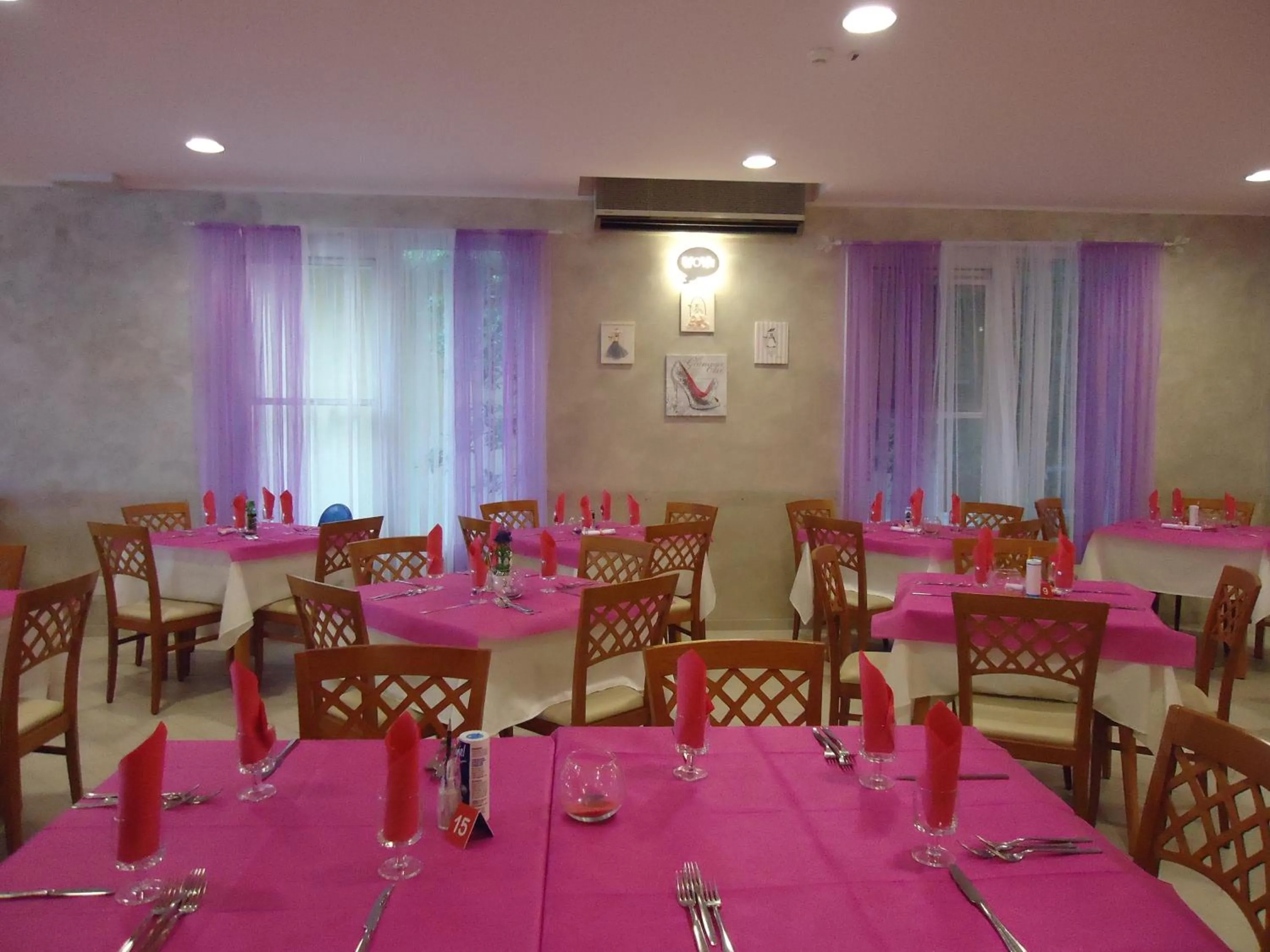 Restaurant/places to eat in Hotel Mont Blanc