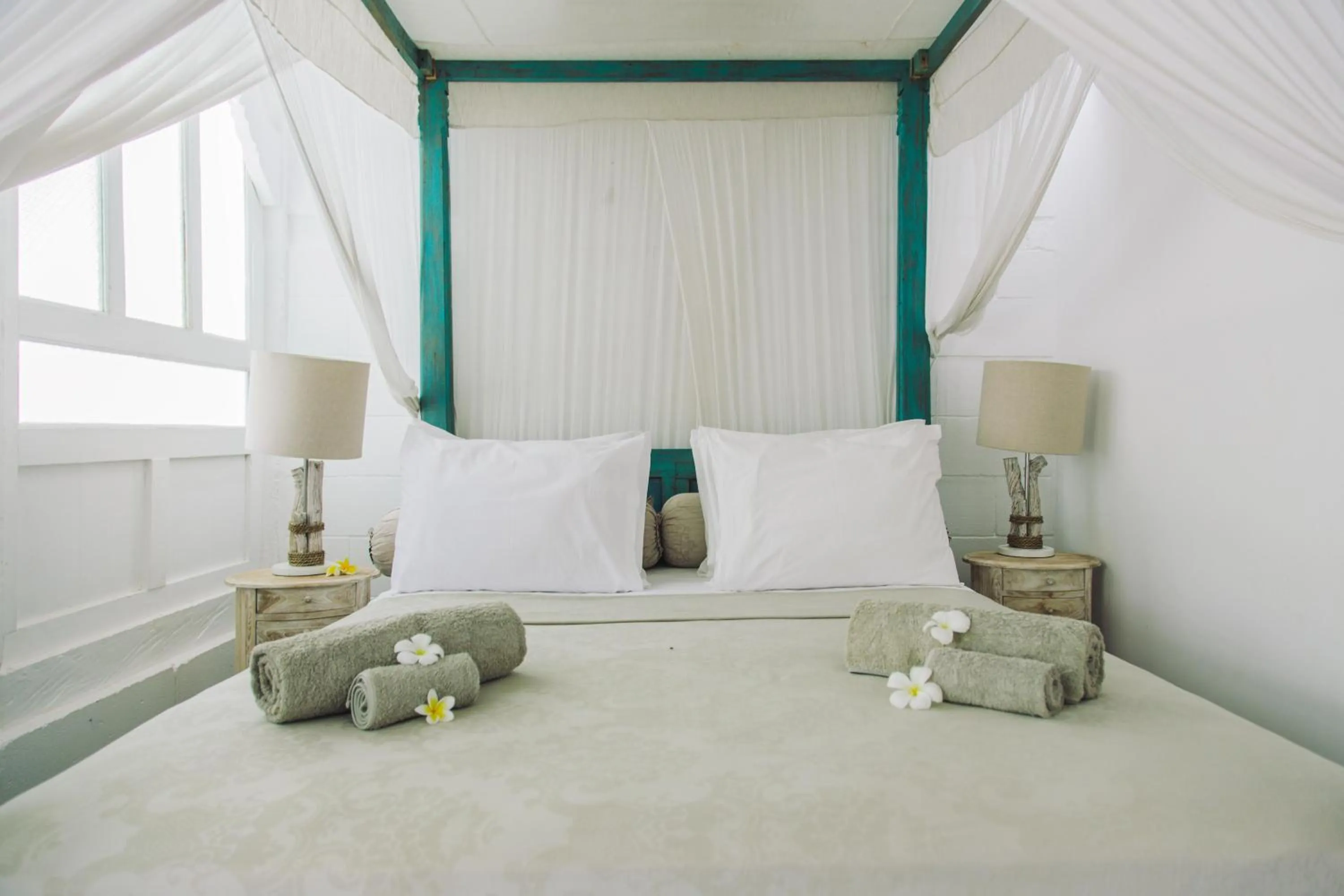 Photo of the whole room, Bed in Palmeto Village