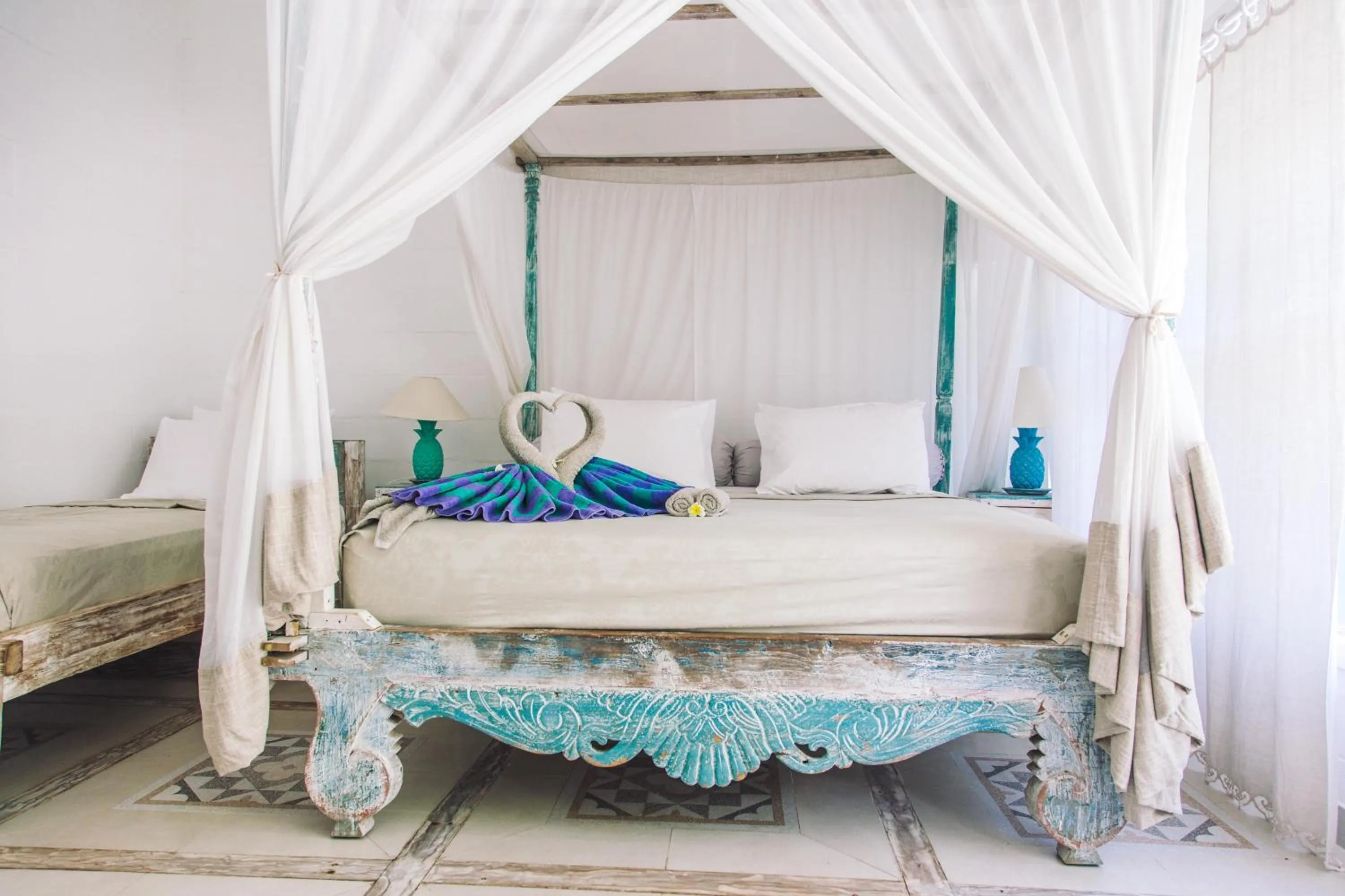 Photo of the whole room, Bed in Palmeto Village