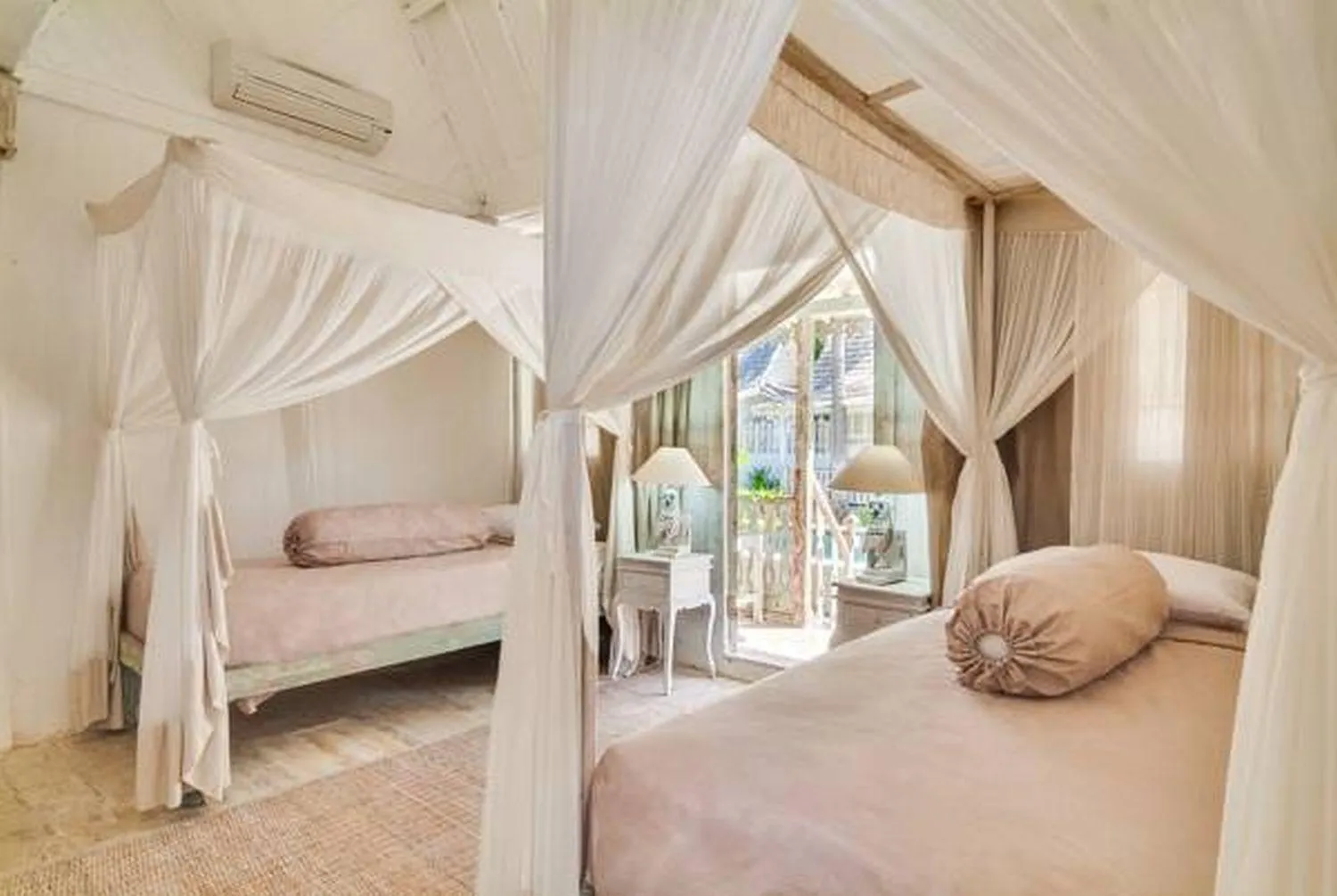 Bed in Palmeto Village