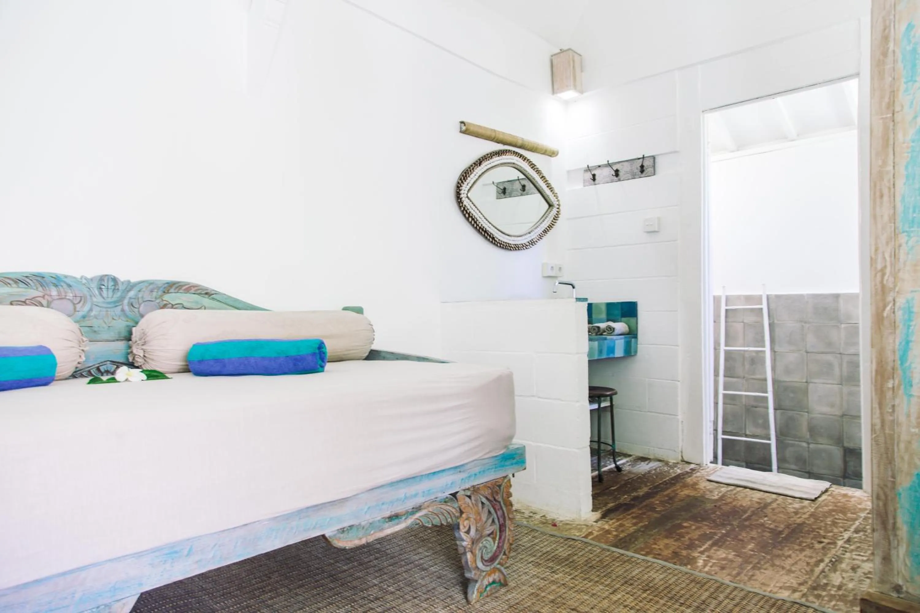 Photo of the whole room, Bed in Palmeto Village