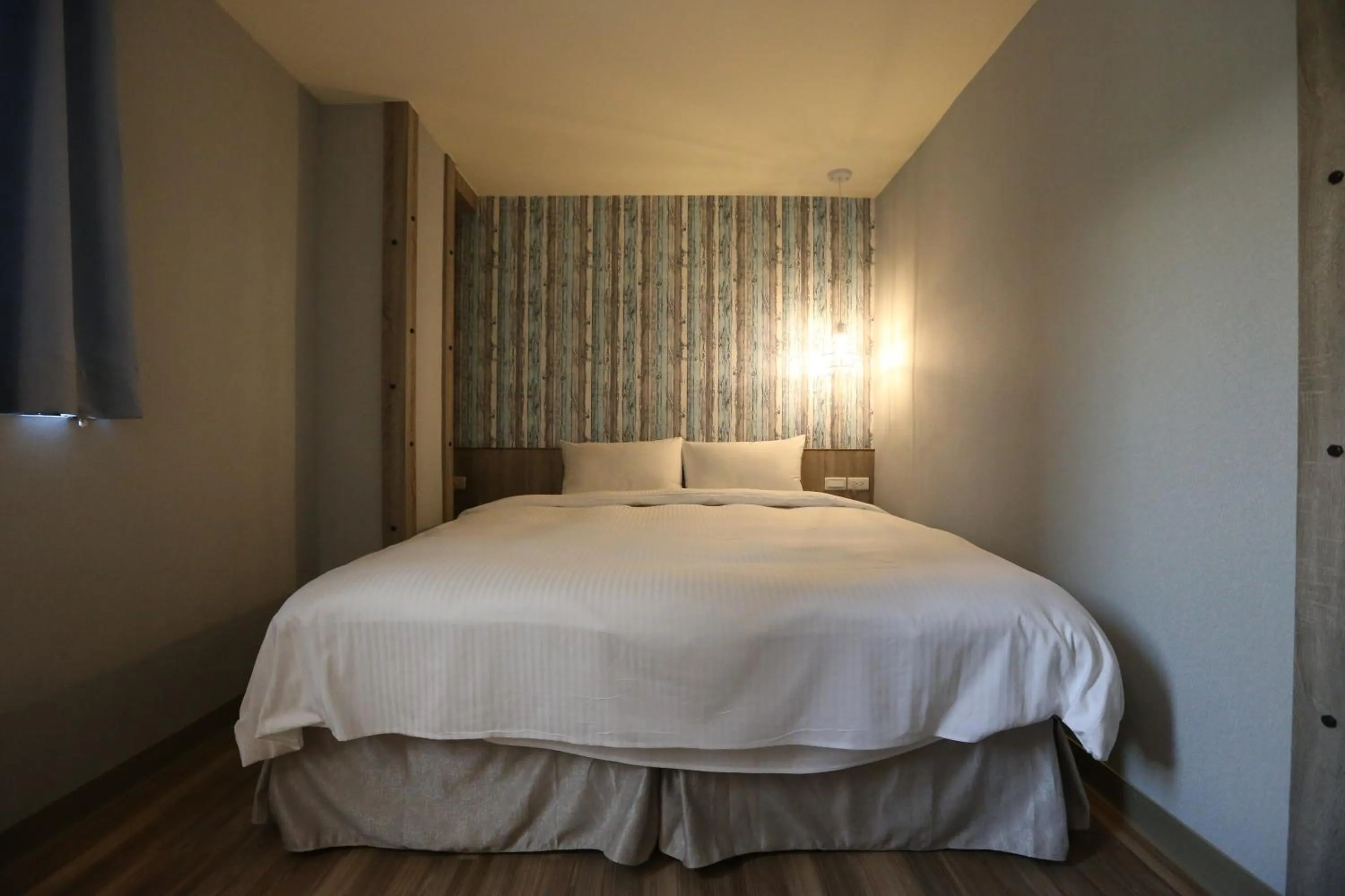 Bedroom, Bed in Central Hotel