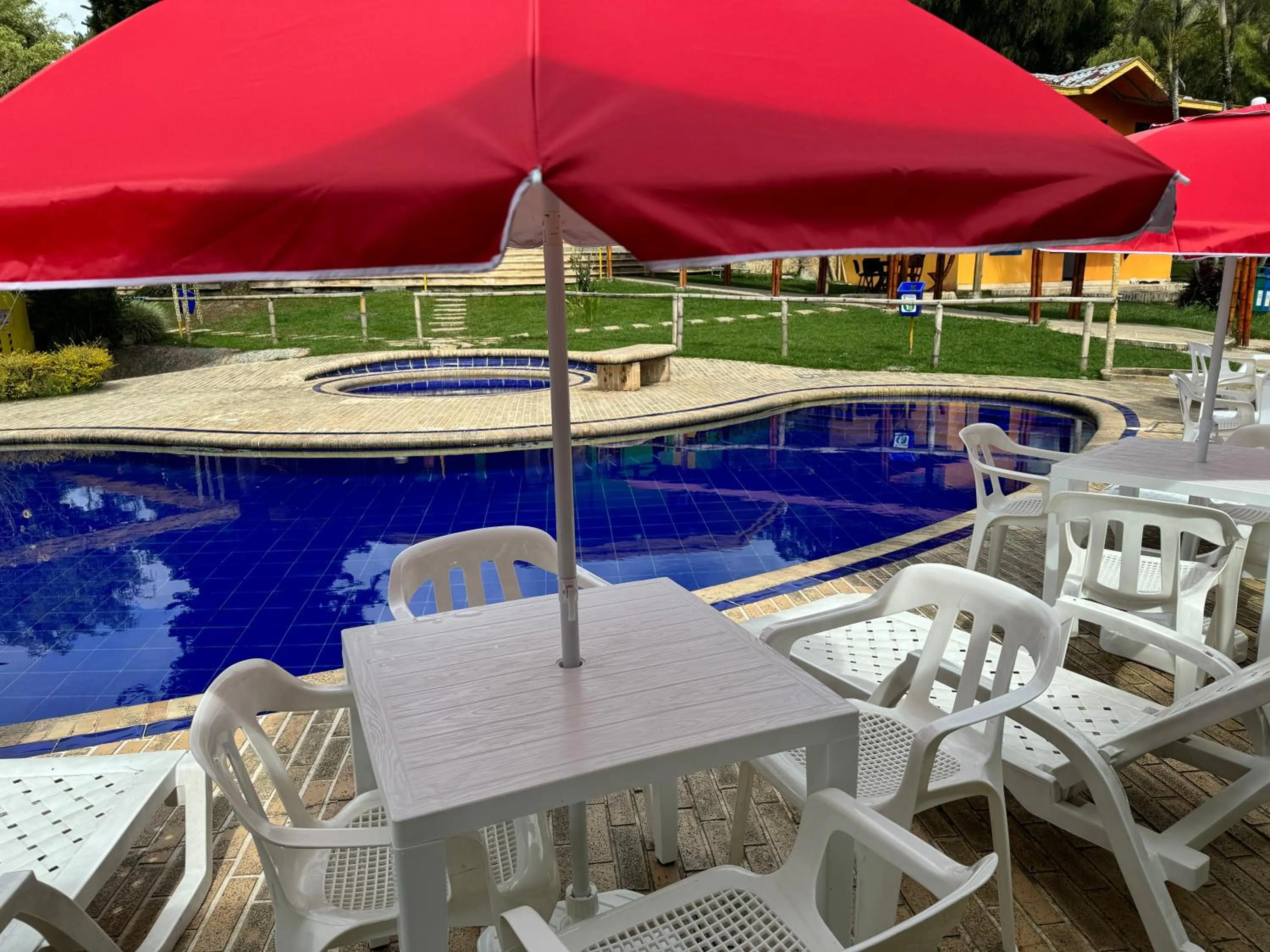 Swimming pool in Ecohotel La Casona Pereira