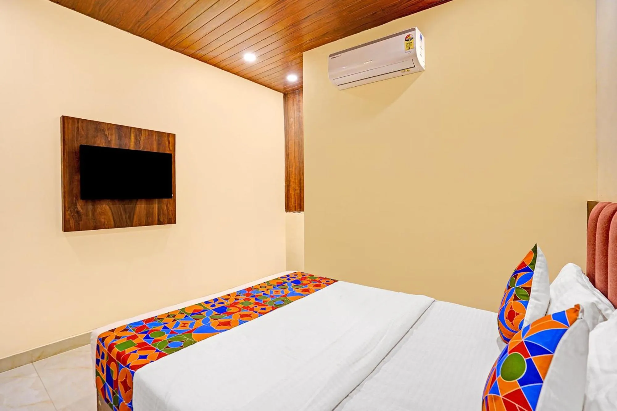 Bed in Via Surya Grand