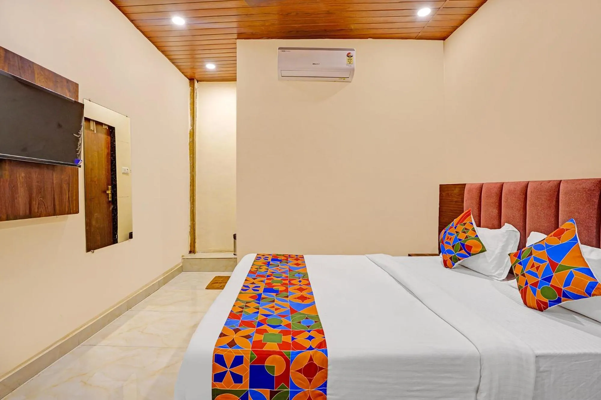 Bed in Via Surya Grand