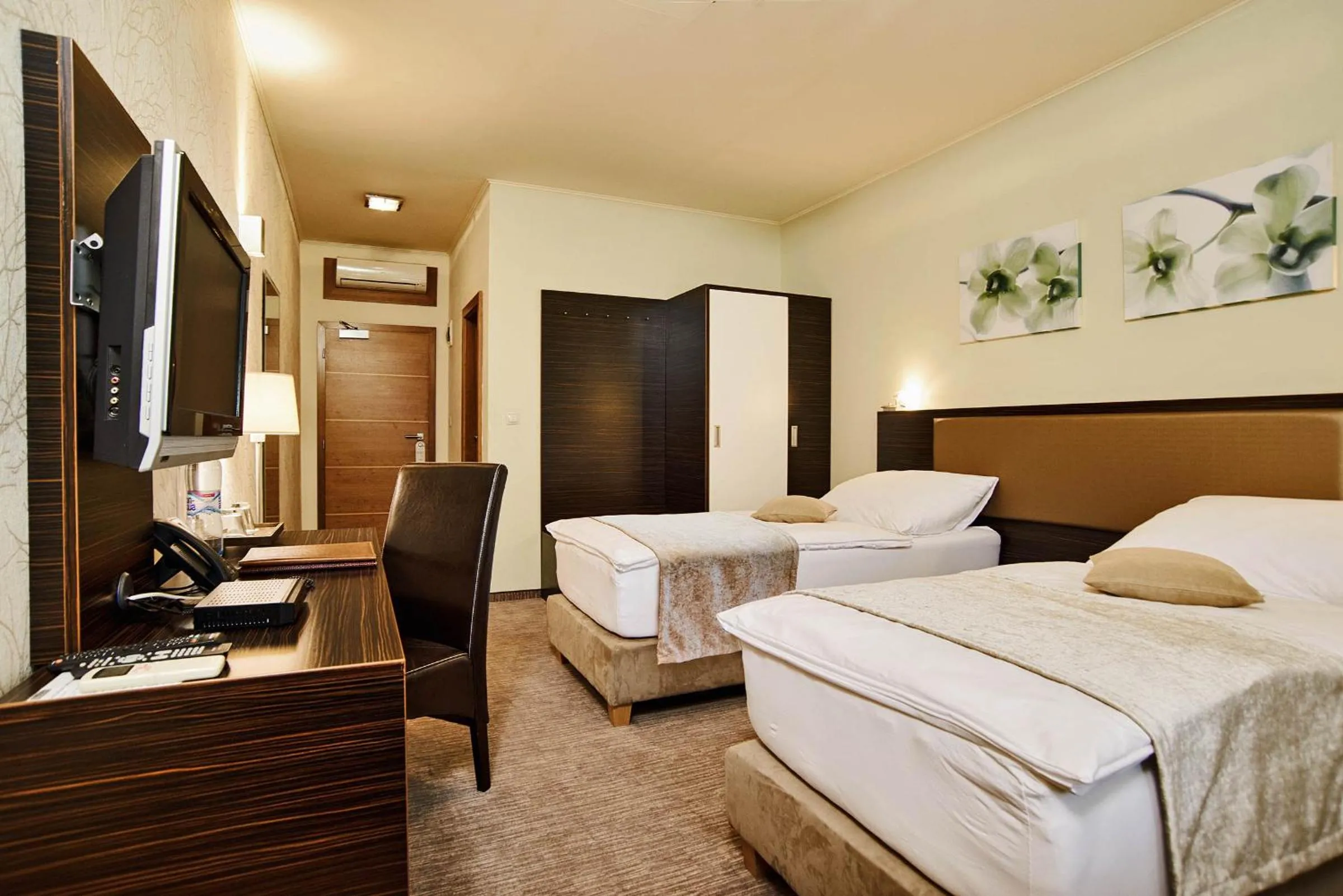 Photo of the whole room, Bed in Privilege Apartments