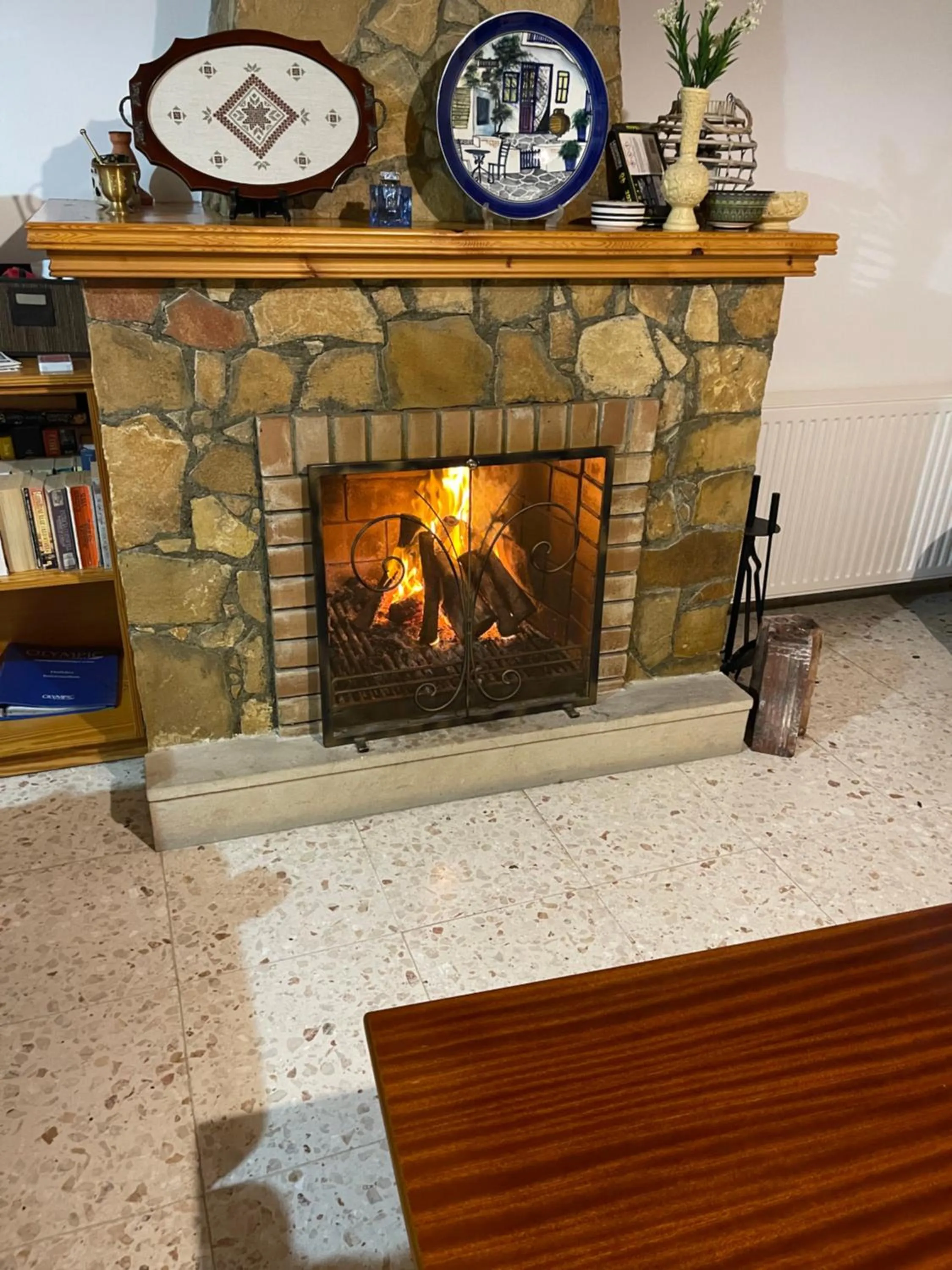 flat iron in Omodos Village Houses