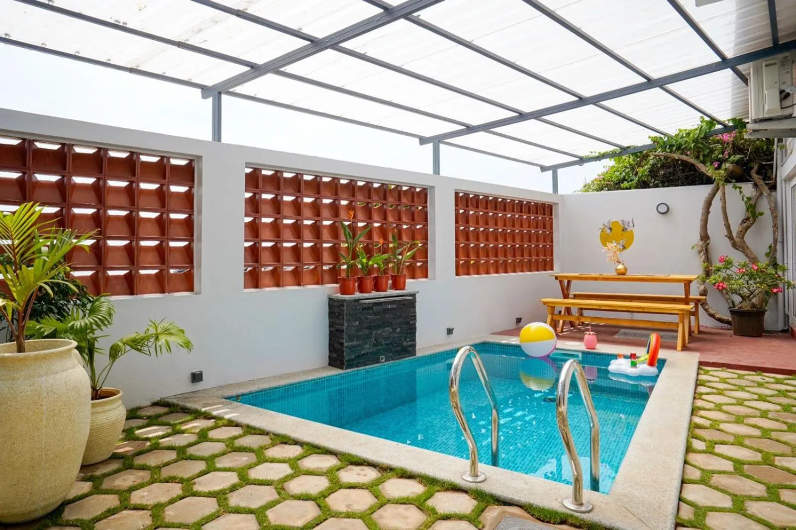 Swimming pool in Sea Gadabout Beach Villa